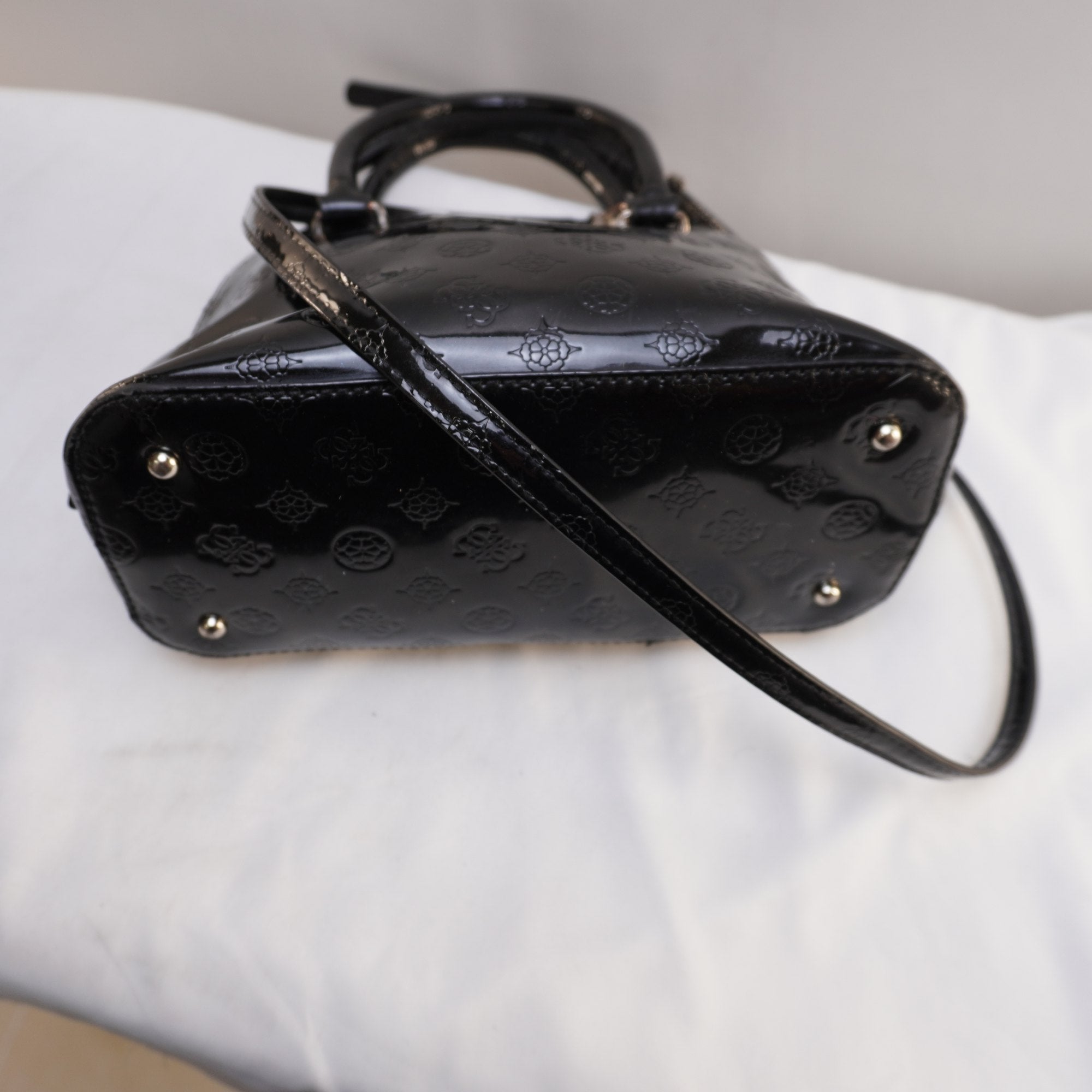 Bolso Baguette Guess para Mujer Usado - Negro en Muy Buen Estado