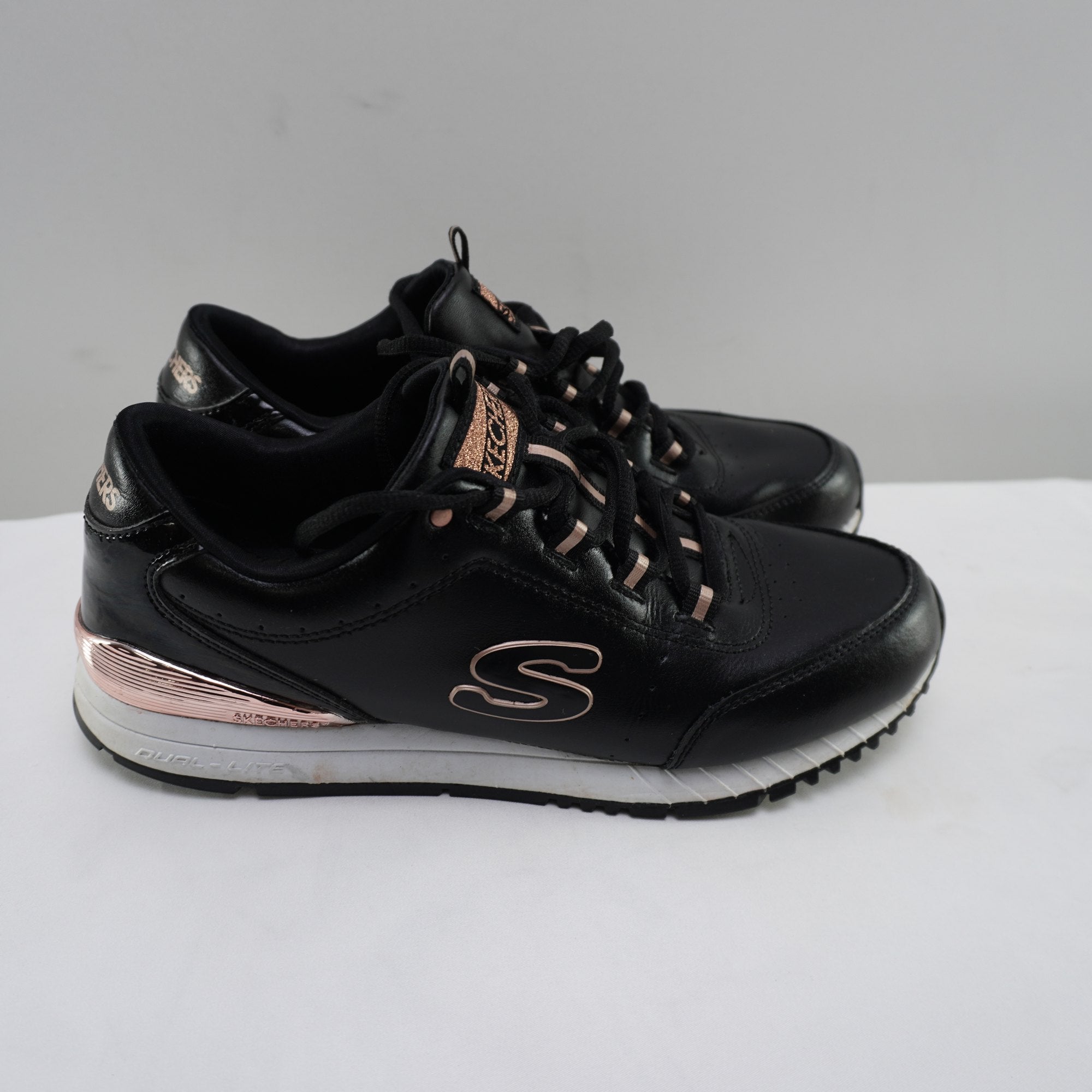 Zapatillas Skechers para Mujer Usadas - Negro, 38.5