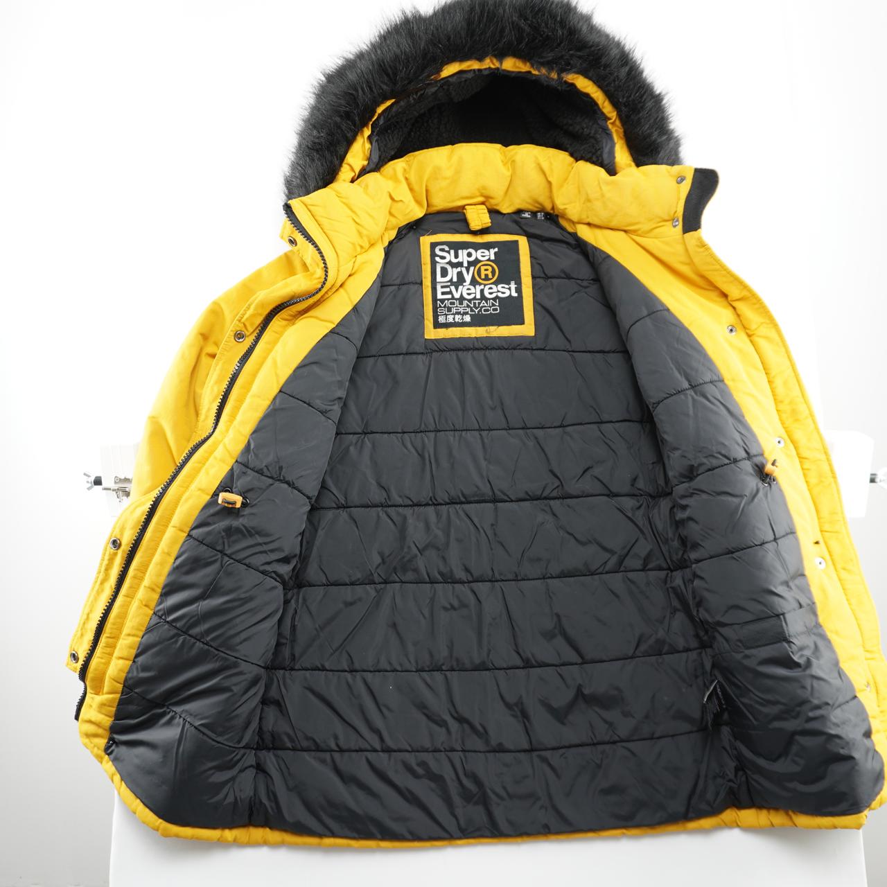 Parka de mujer Superdry. Amarillo. M. Usado. Bien