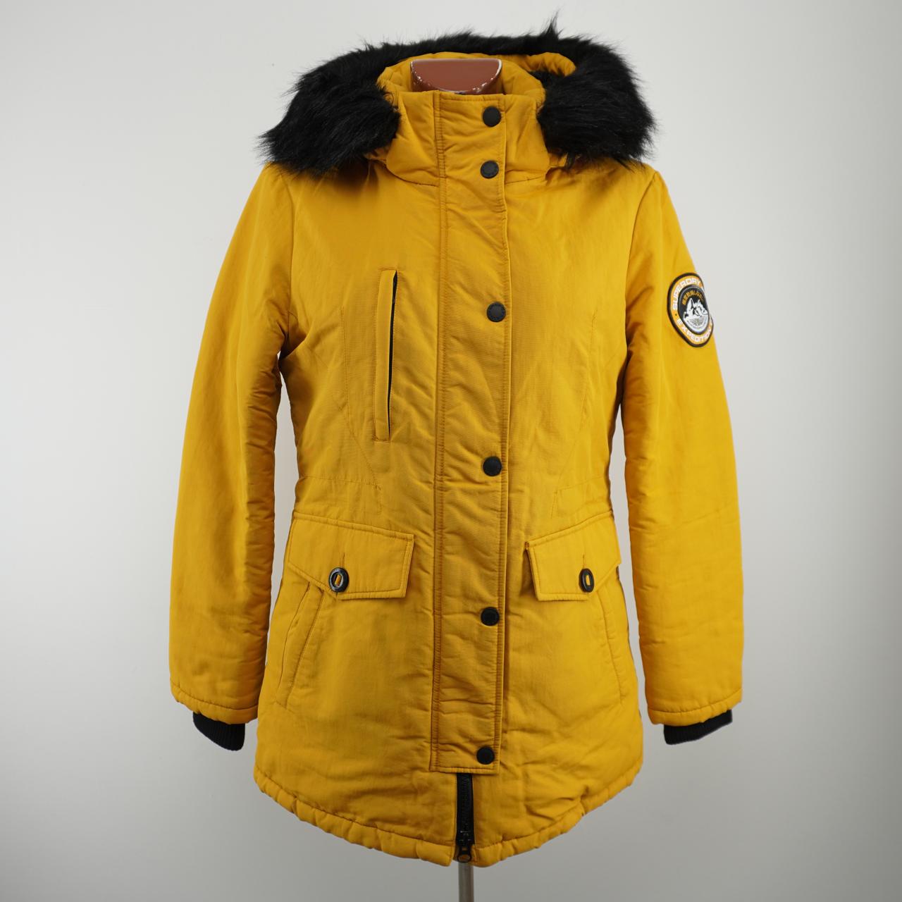 Parka de mujer Superdry. Amarillo. M. Usado. Bien