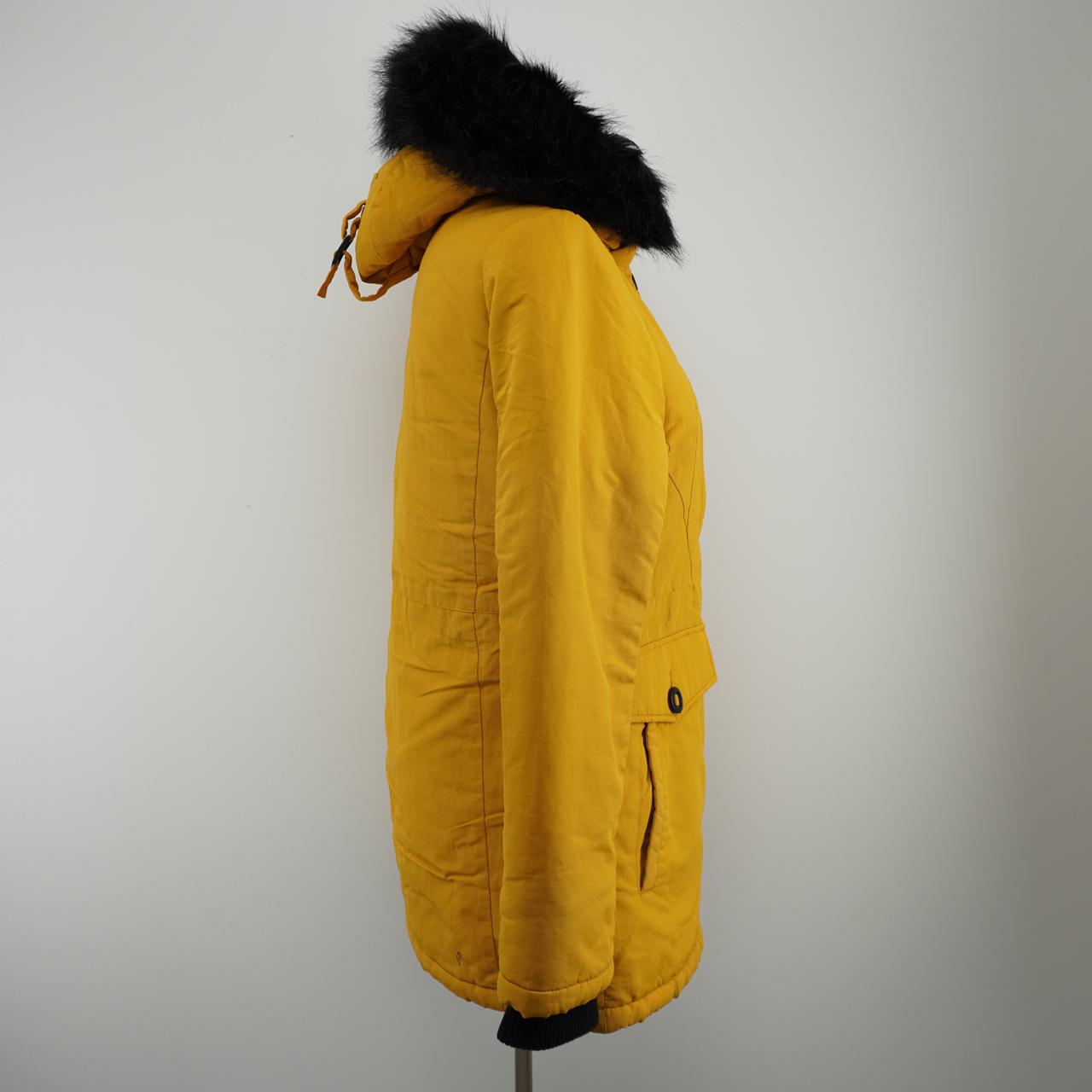 Parka de mujer Superdry. Amarillo. M. Usado. Bien