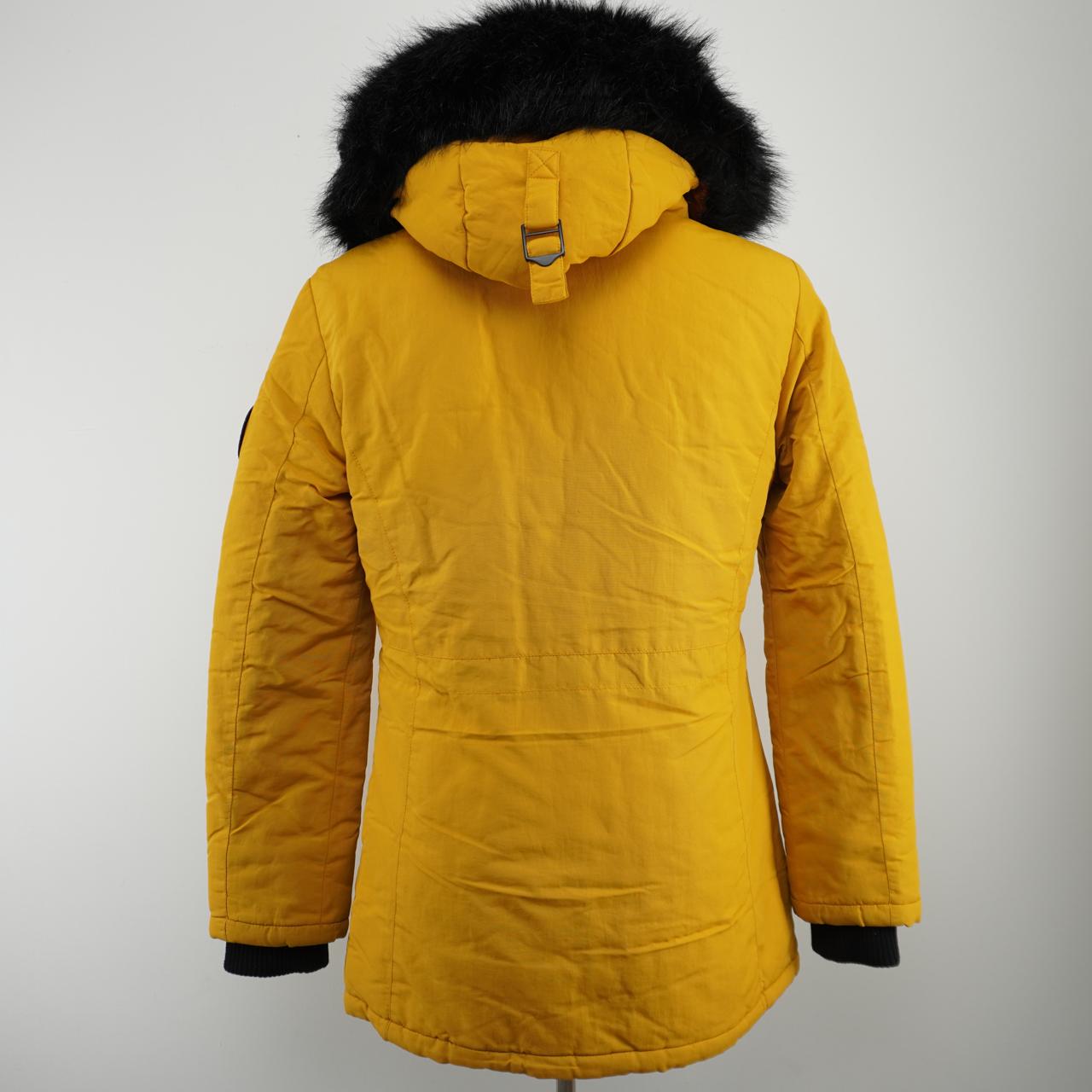 Parka de mujer Superdry. Amarillo. M. Usado. Bien