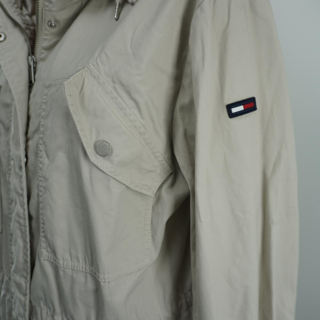 Parka Tommy Hilfiger para mujer. Gris. Talla L. Usada. Buena calidad