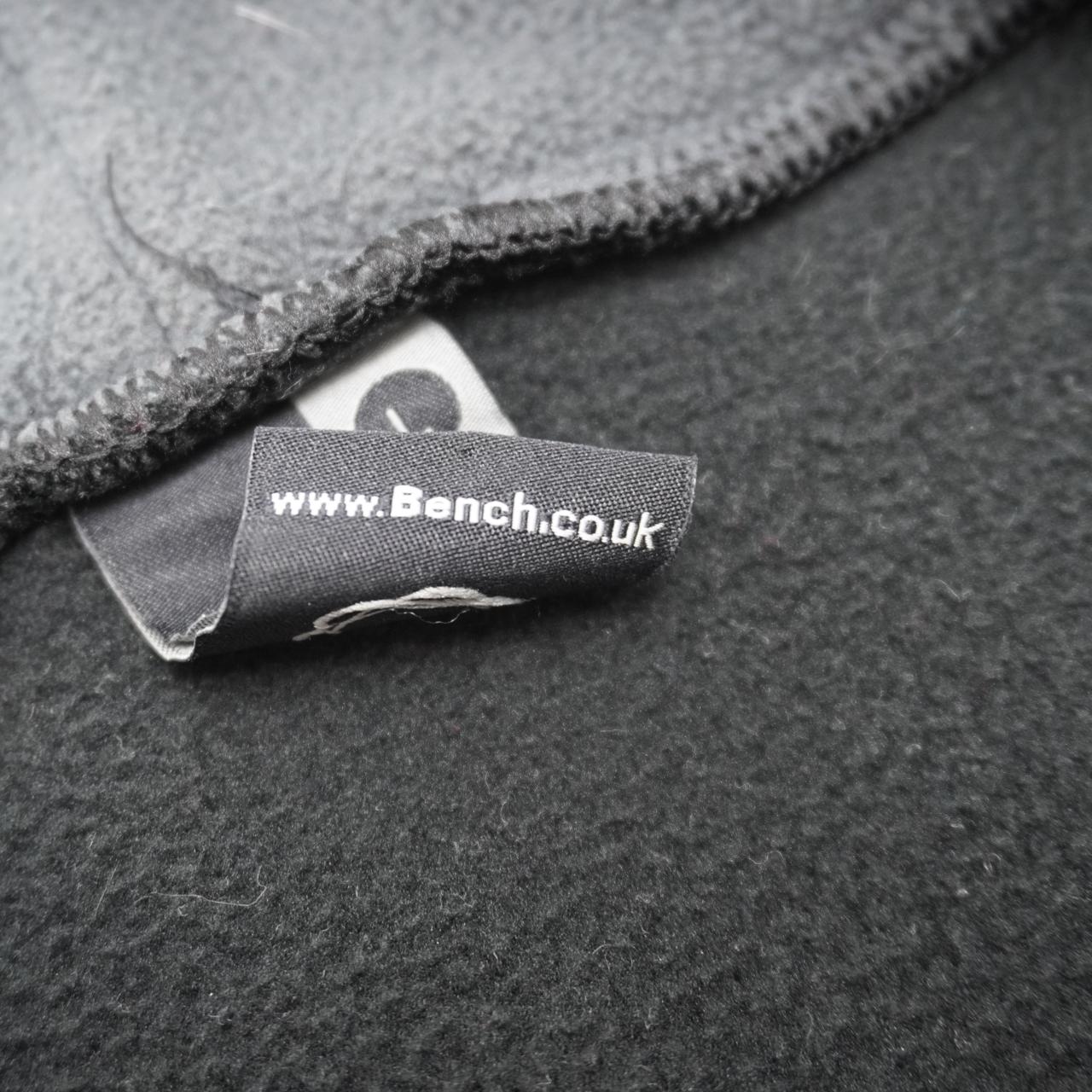 Chaqueta de mujer Bench. Negra. L. Usada. Buena