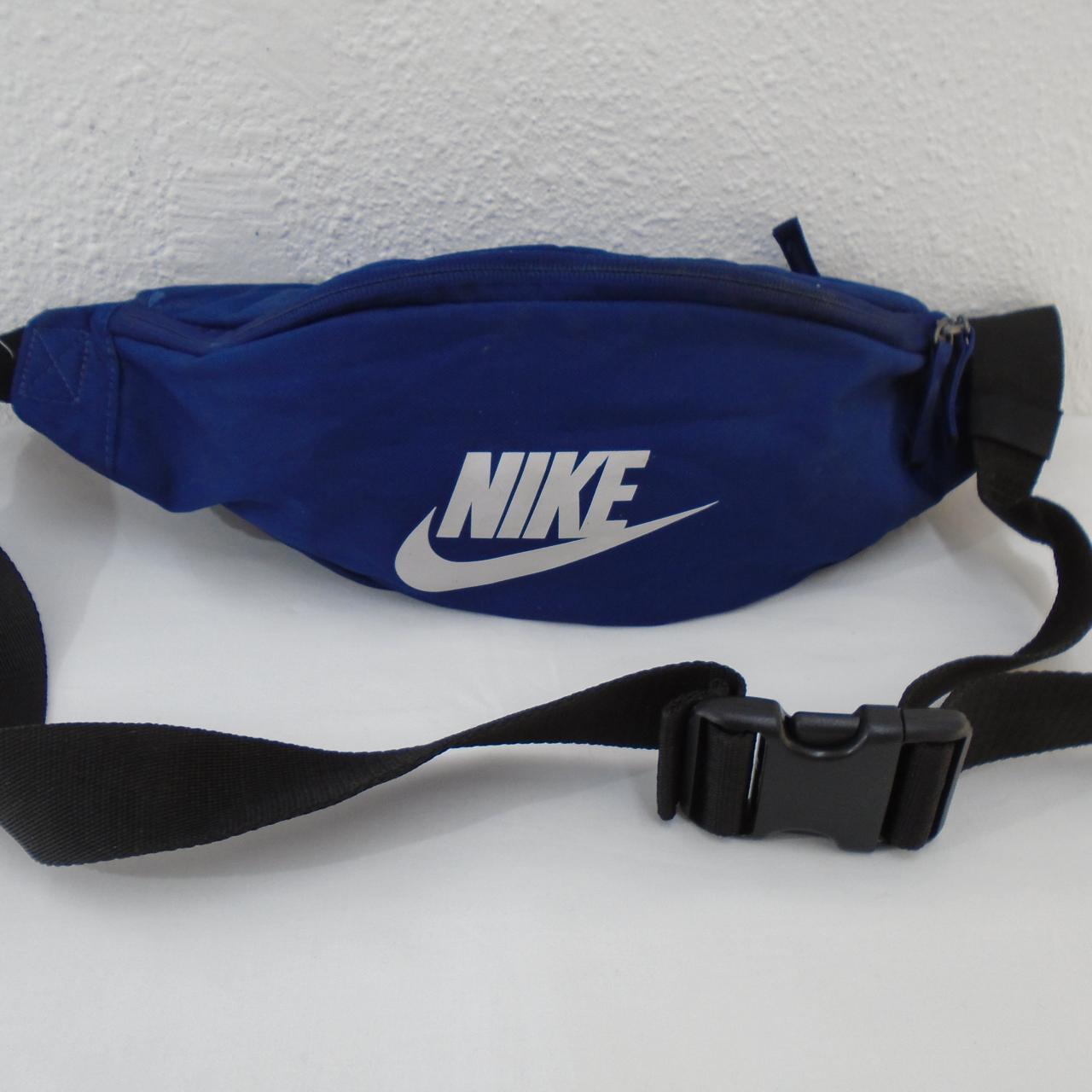 Ropa y accesorios para hombre Nike. Azul oscuro. M. Usado. Muy bien