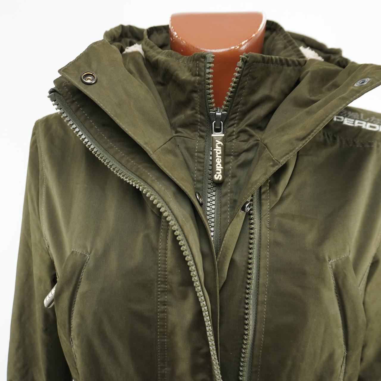 Parka para mujer Superdry. Caqui. L.Usado. Bien