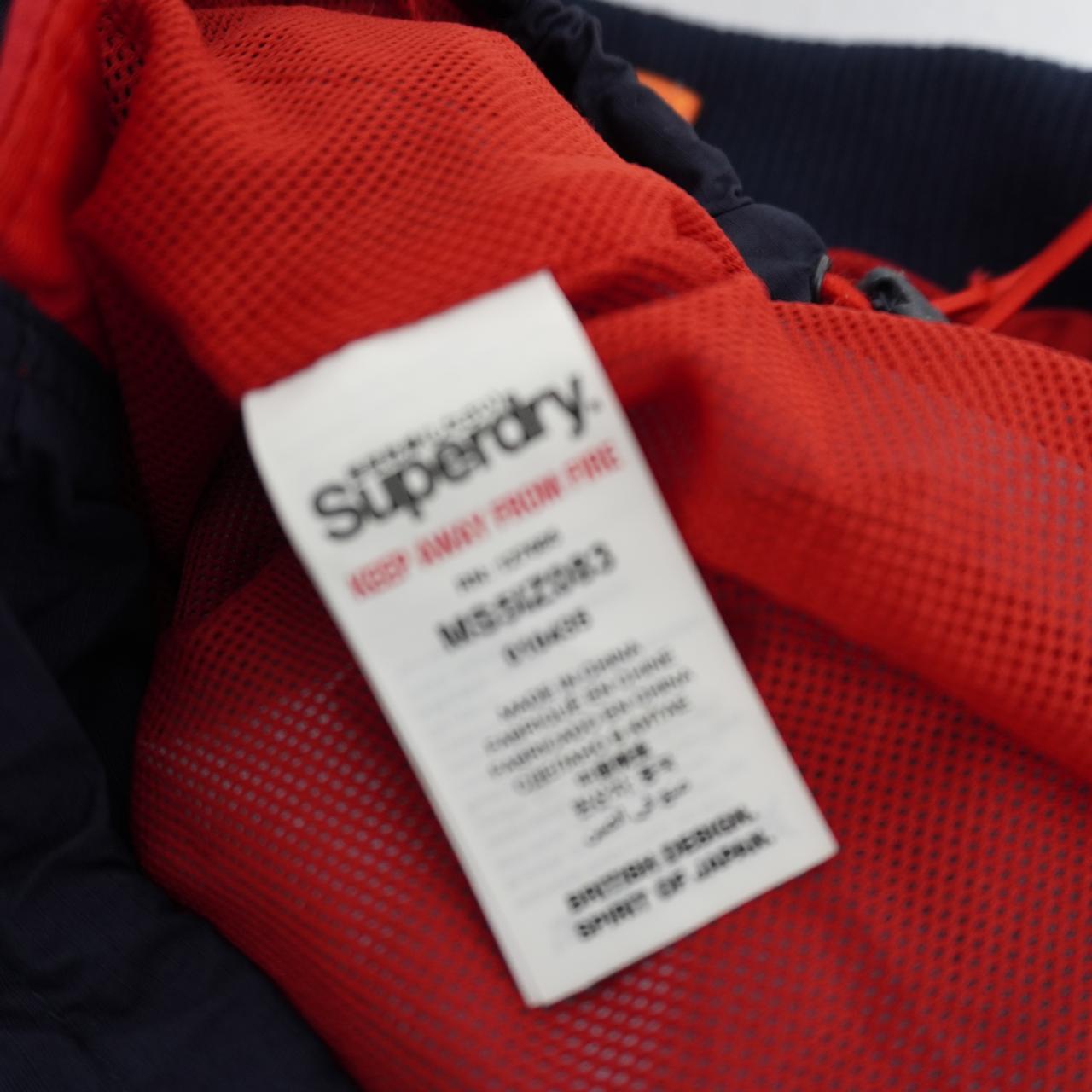 Chaqueta de hombre Superdry. Azul oscuro. M. Usado. Bien