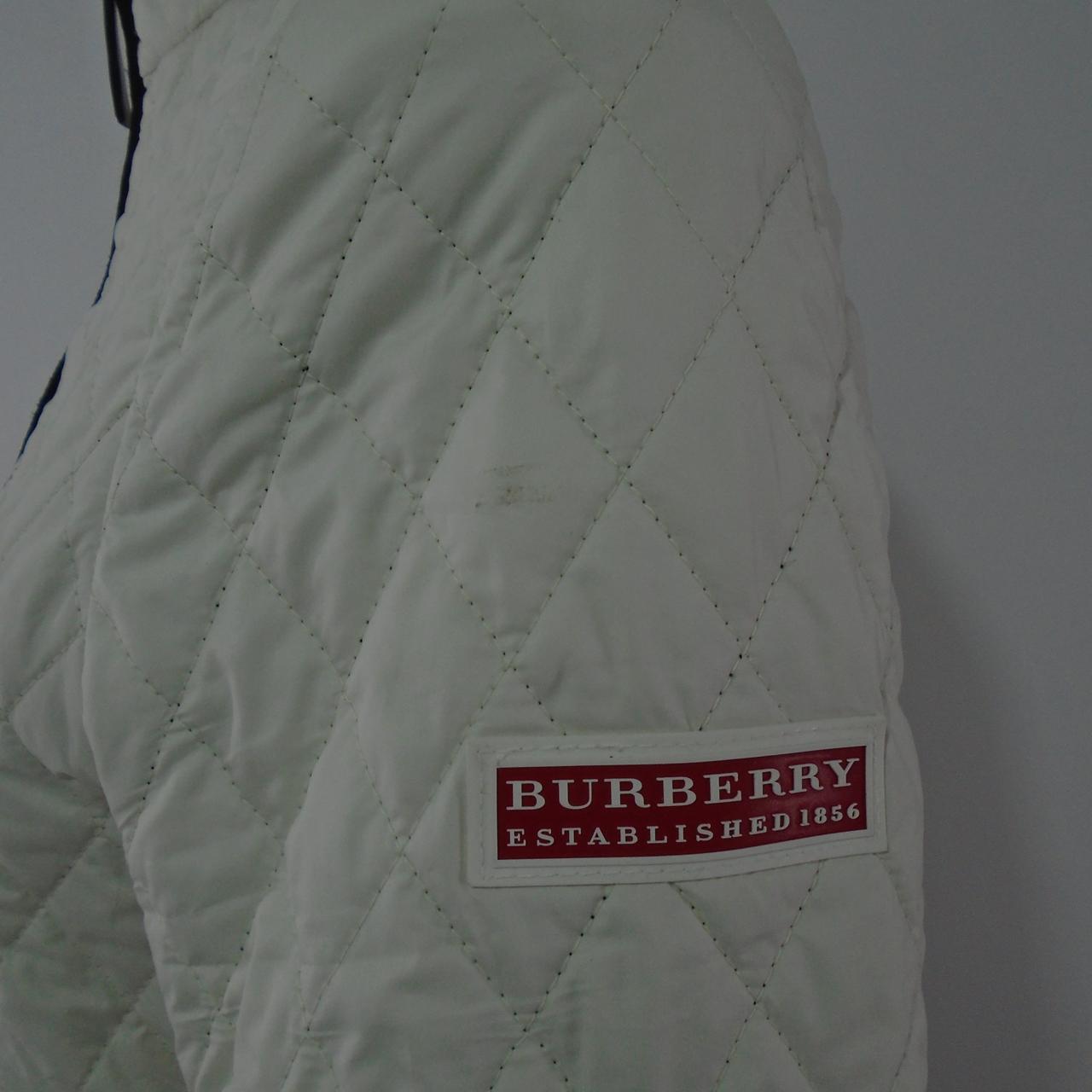 Chaqueta de mujer burberry. Blanco. M. Usado. Bien