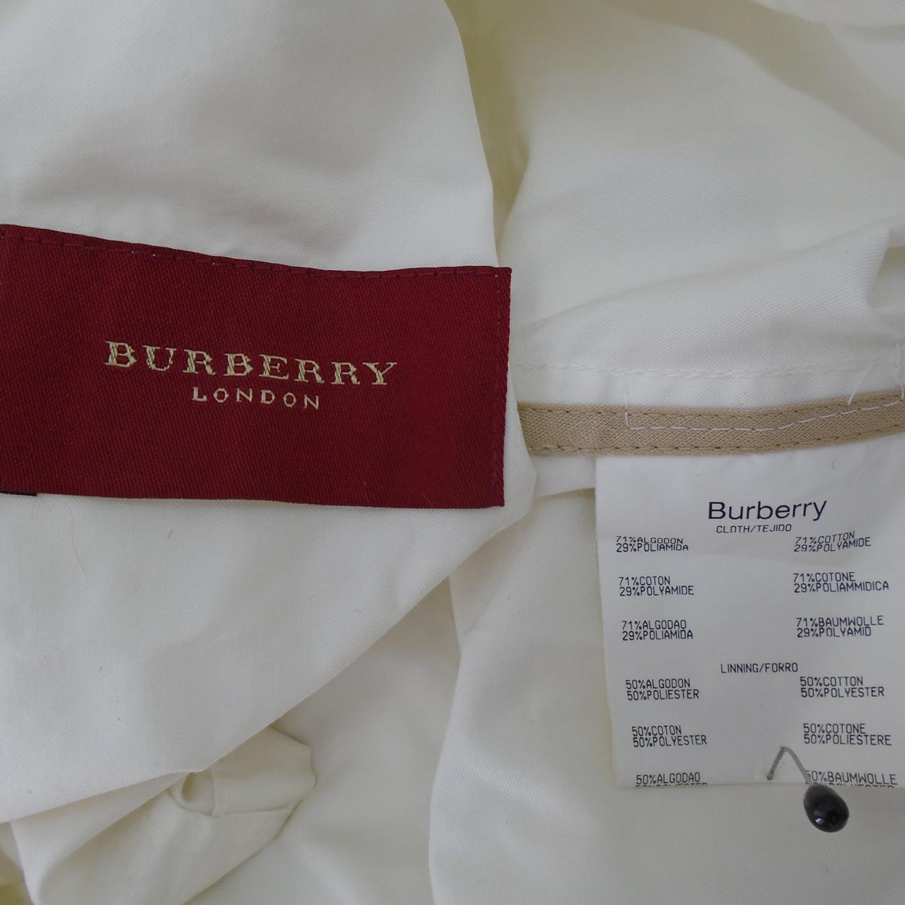 Women's Jacket Burberry. White. XXL. Used. Good