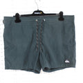 Short homme Quiksilver. Couleur floquée. Taille L. Occasion. Bon état.