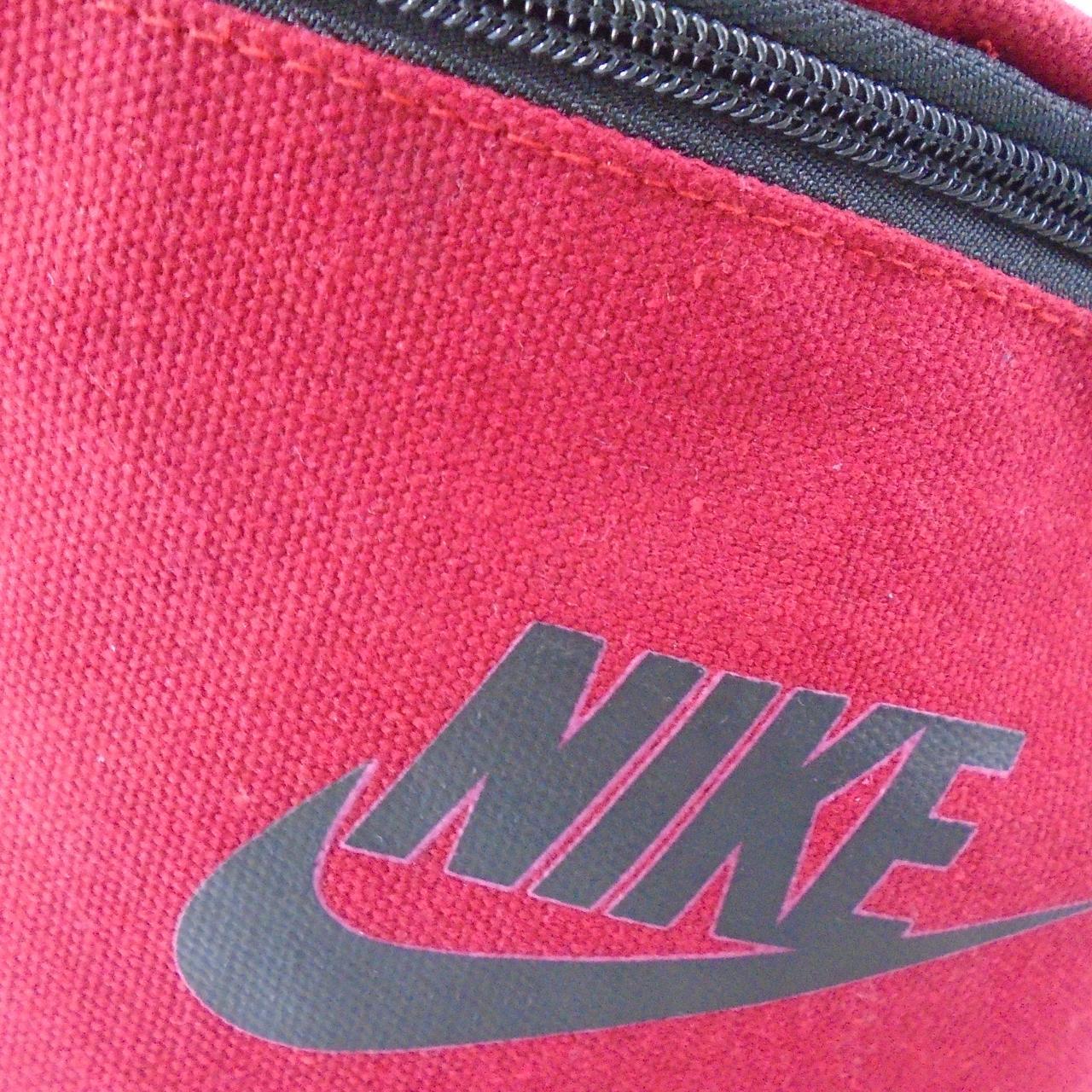 Ropa y accesorios para hombres Nike. Rojo. Talla S. Usado. Buen estado