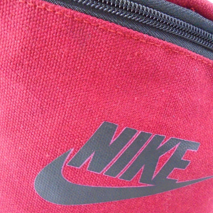 Herrenbekleidung und Accessoires Nike. Rot. S. Gebraucht. Gut