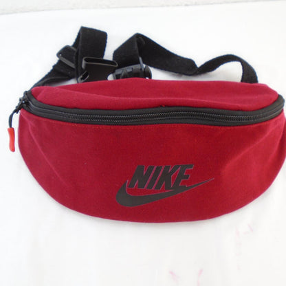 Herrenbekleidung und Accessoires Nike. Rot. S. Gebraucht. Gut