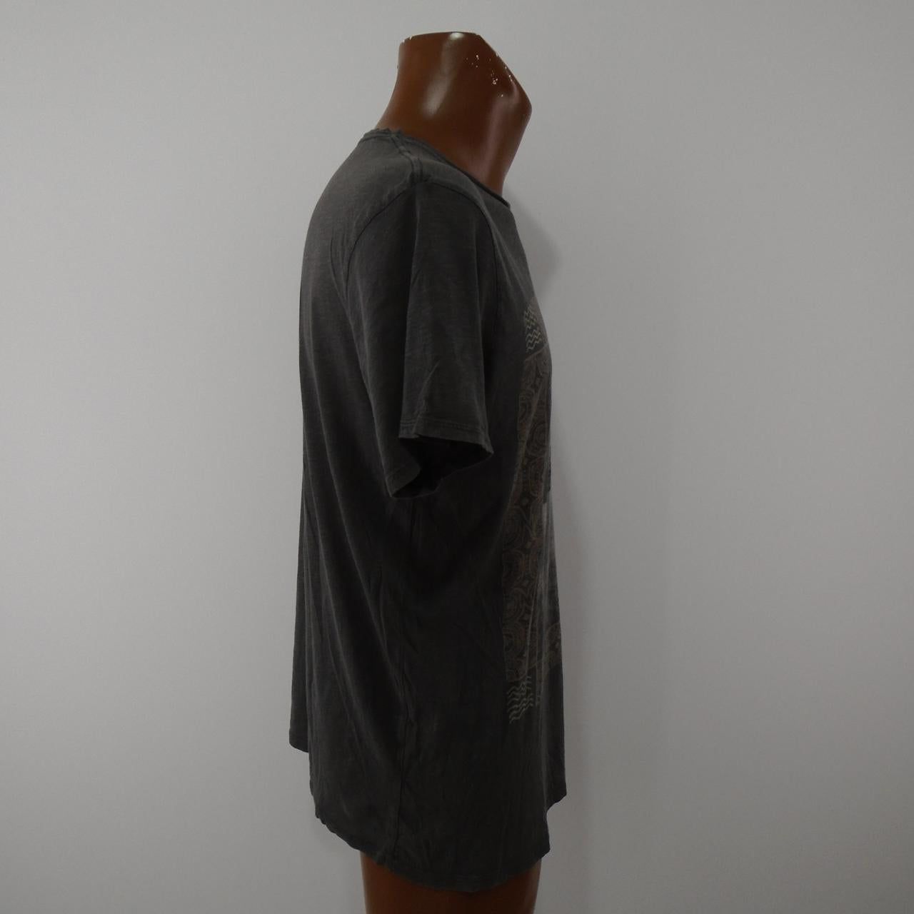 Men's T-Shirt Quiksilver. Grey. M. Used. Good