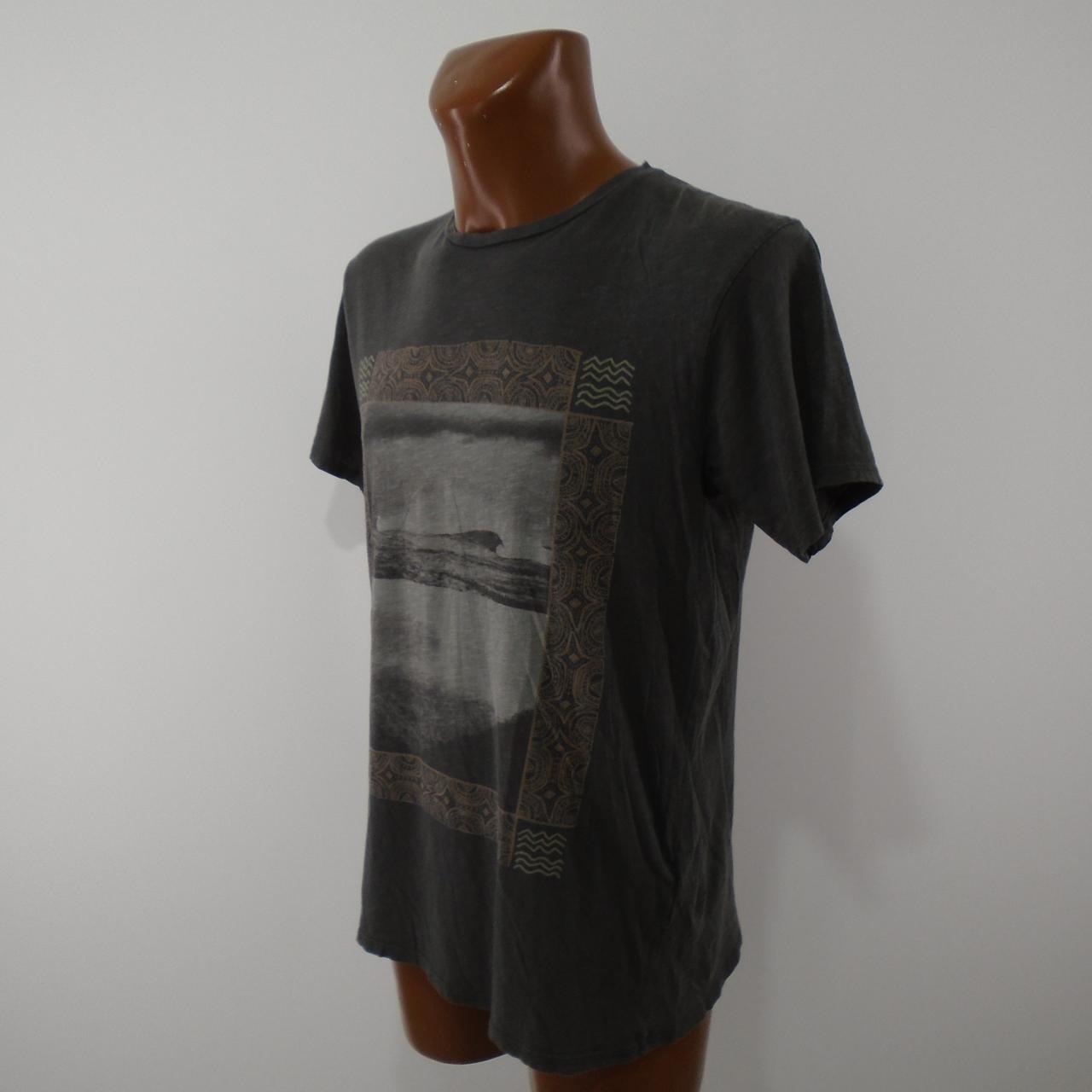 Men's T-Shirt Quiksilver. Grey. M. Used. Good