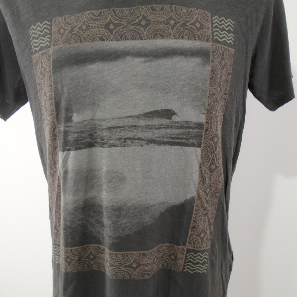 Men's T-Shirt Quiksilver. Grey. M. Used. Good