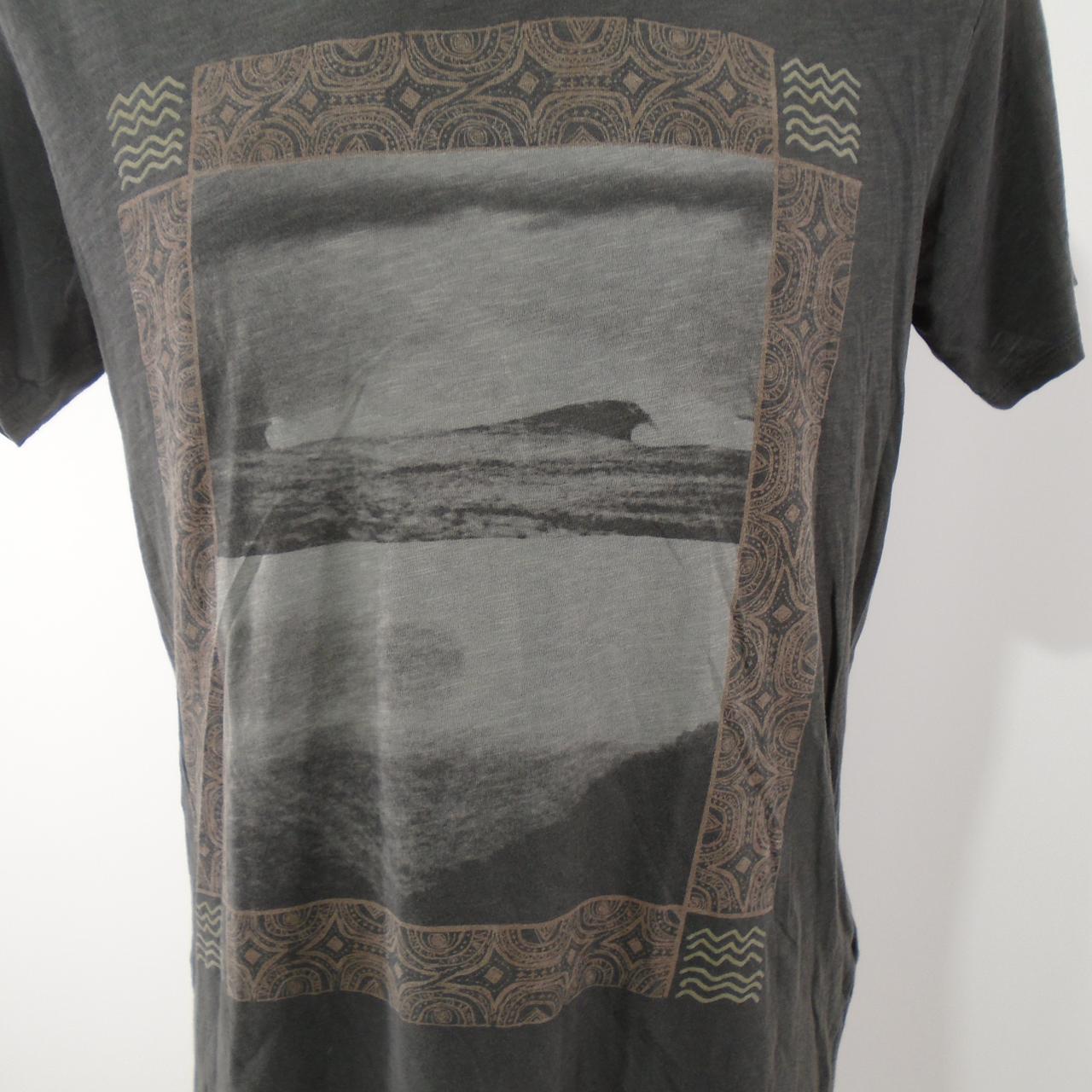 Men's T-Shirt Quiksilver. Grey. M. Used. Good