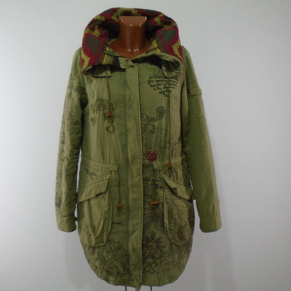 Parka de mujer Desigual. Color caqui. Talla L. Usada. Buena