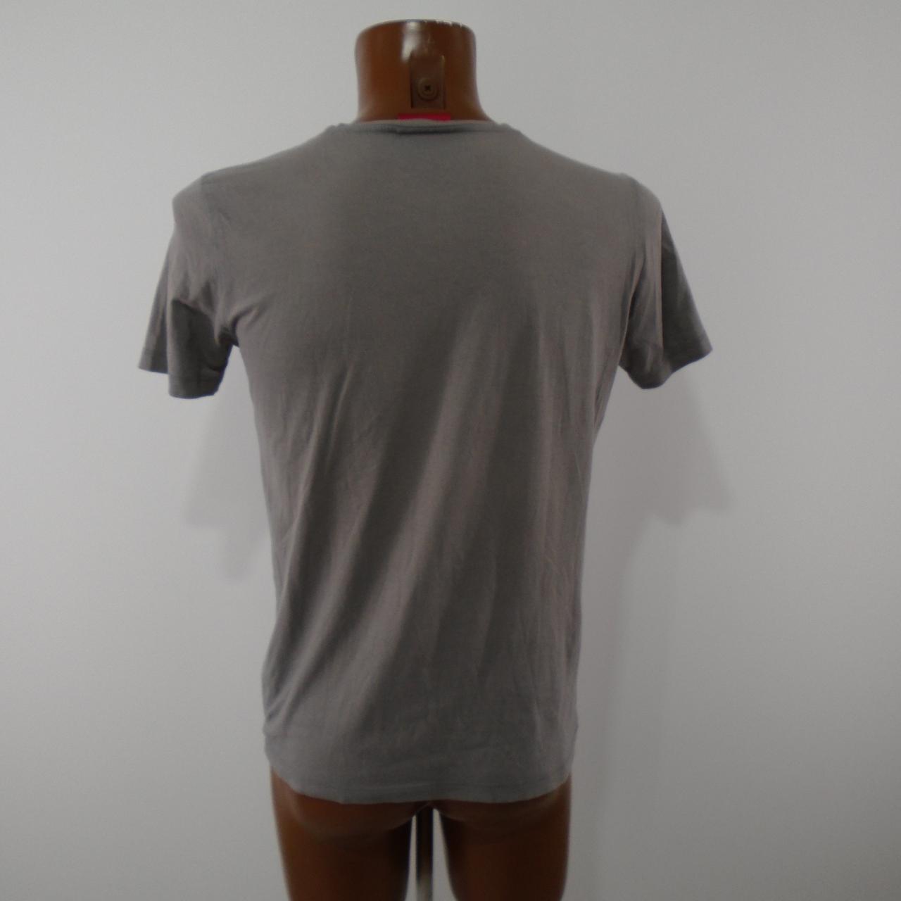 Men's T-Shirt Hugo Boss. Grey. S. Used. Good