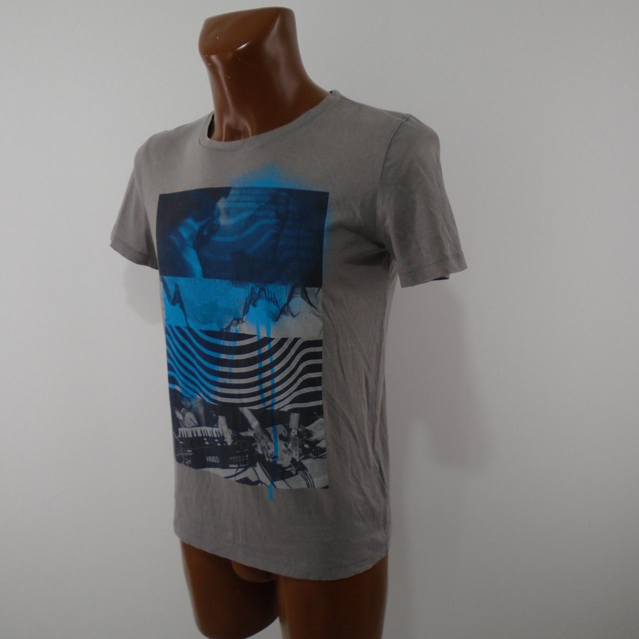 Men's T-Shirt Hugo Boss. Grey. S. Used. Good
