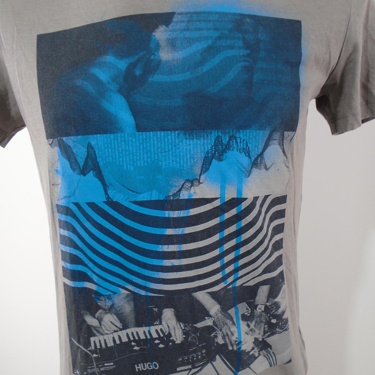 Men's T-Shirt Hugo Boss. Grey. S. Used. Good