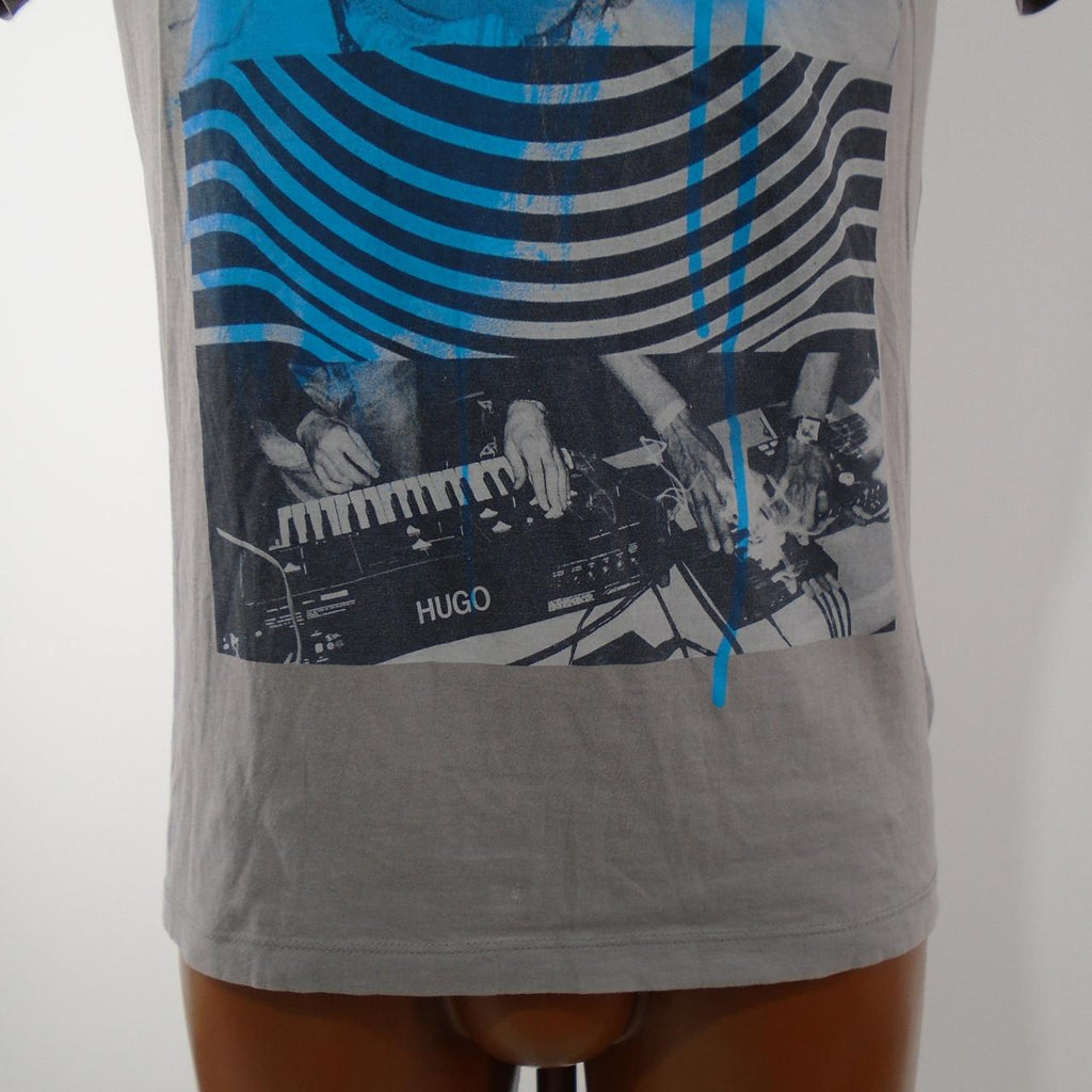 Men's T-Shirt Hugo Boss. Grey. S. Used. Good