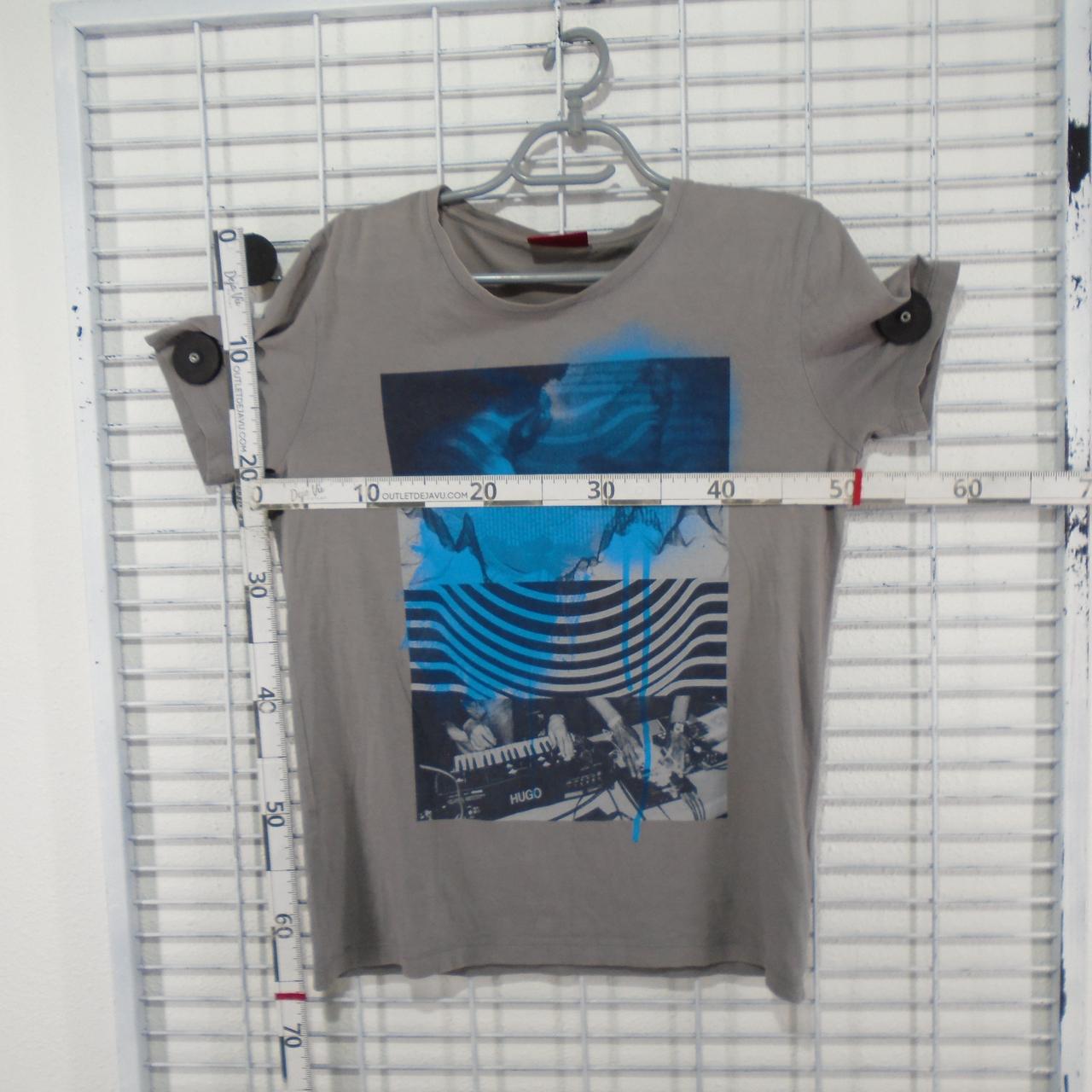 Men's T-Shirt Hugo Boss. Grey. S. Used. Good