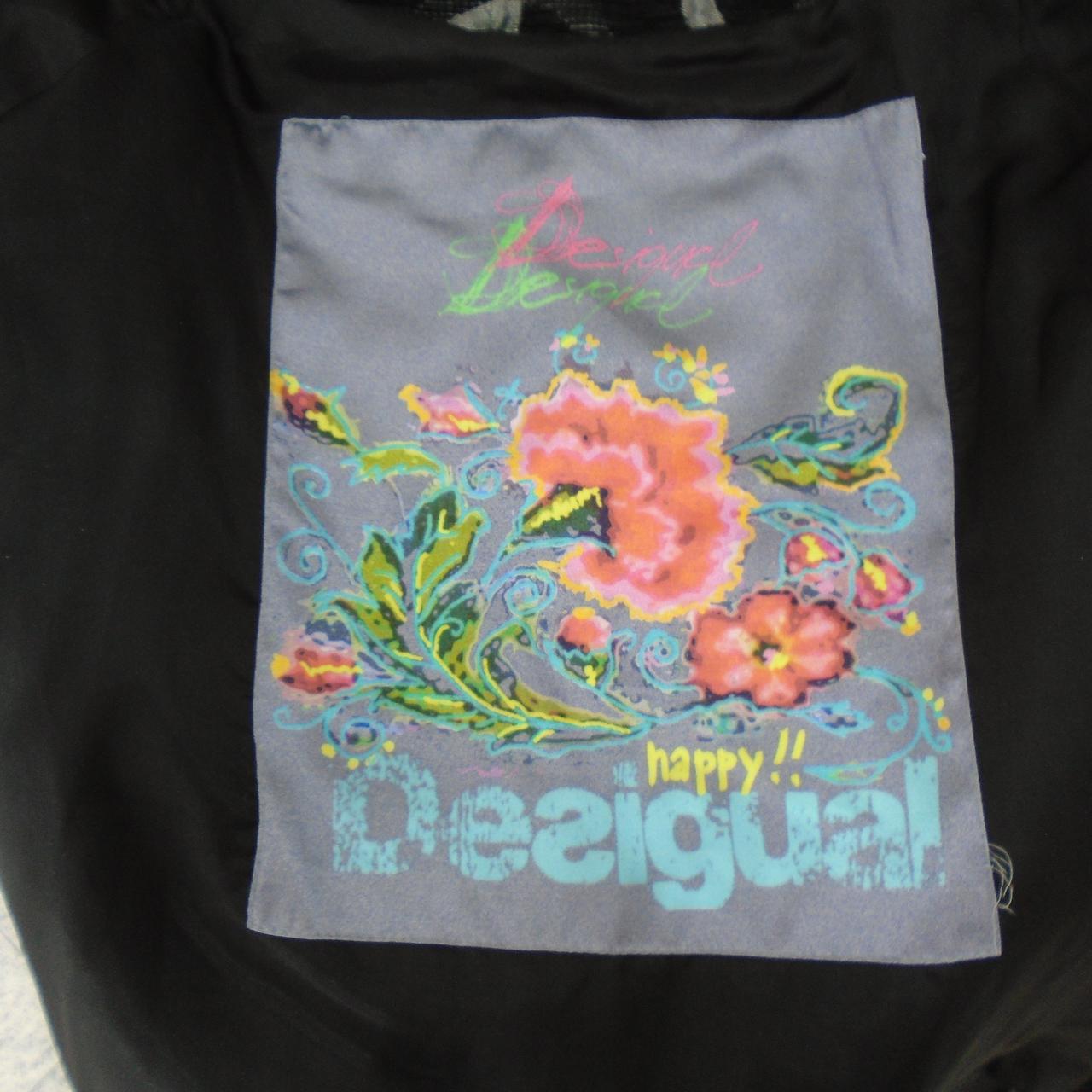 Abrigo de Mujer Desigual. Negro. XXXXL. Usado. Bien