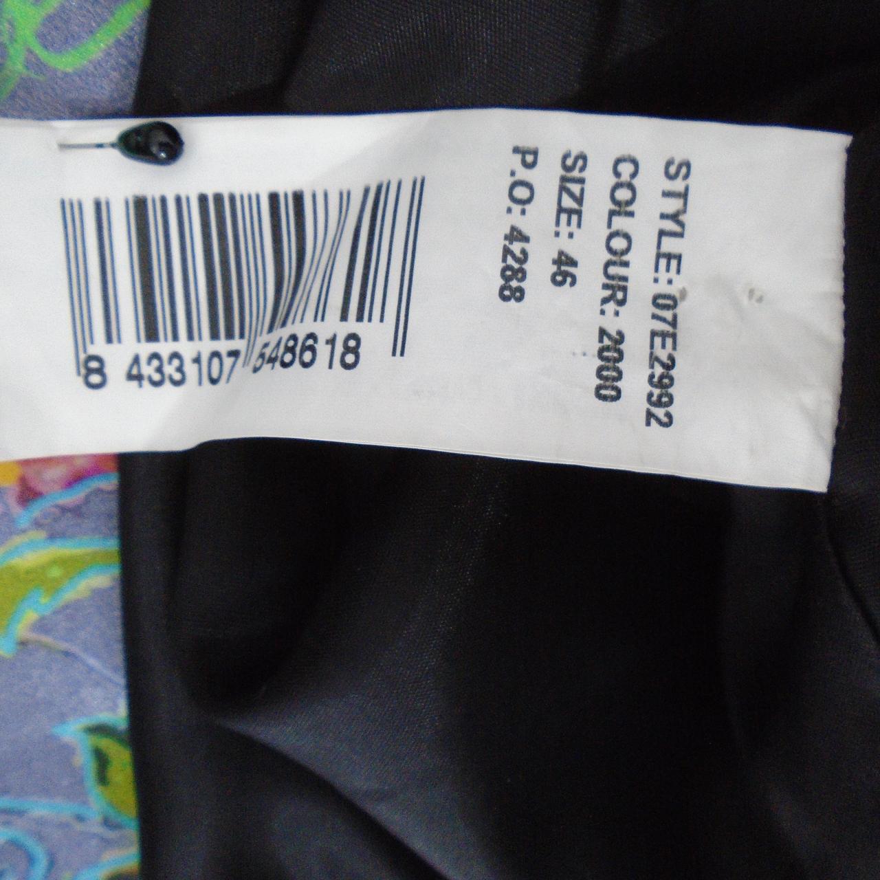 Abrigo de Mujer Desigual. Negro. XXXXL. Usado. Bien