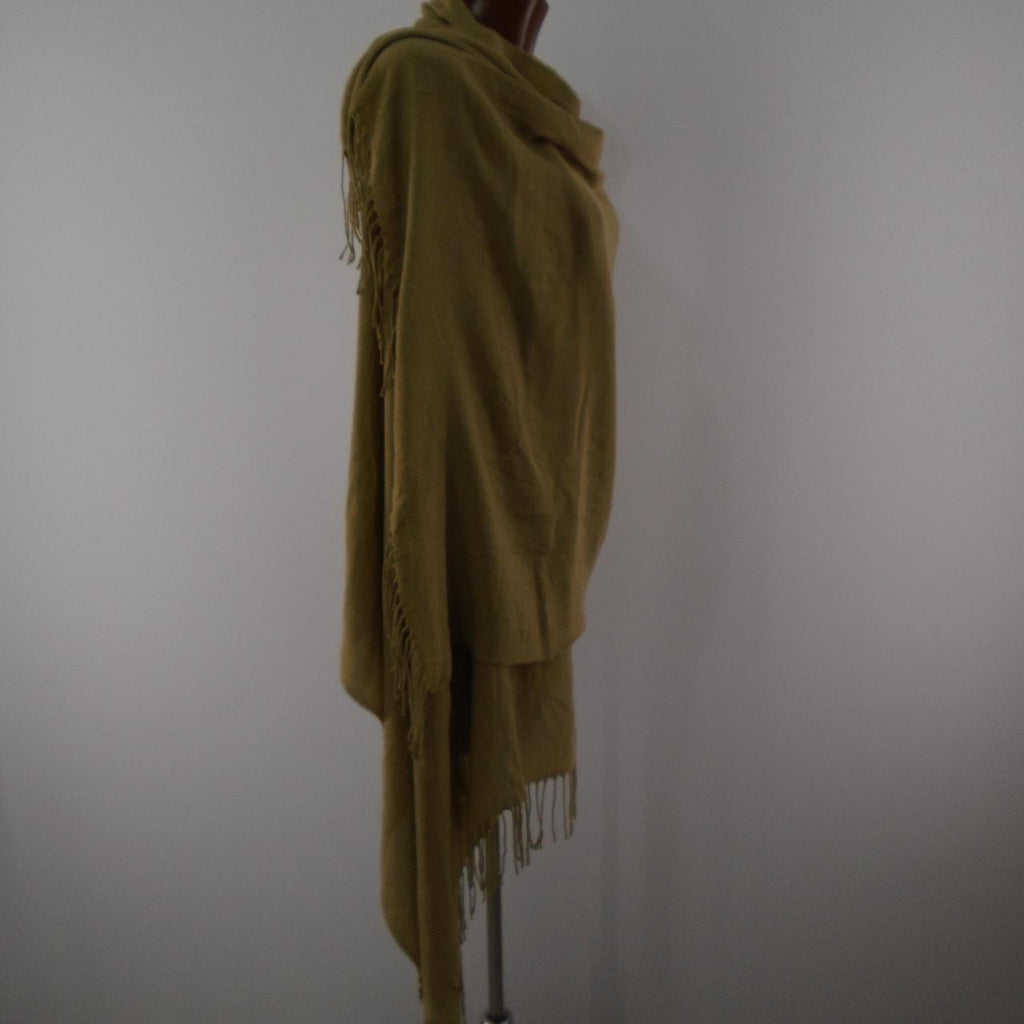 Ropa y accesorios para mujer Italia Moda. Beige. L. Usado. Bien