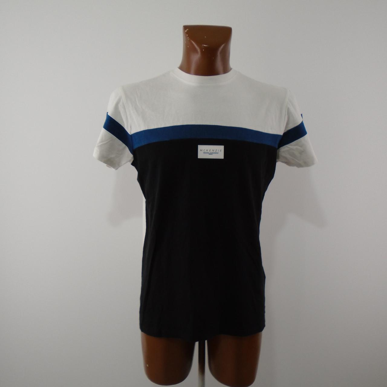 T-shirt homme Mckinze.  Multicolore.  M. Utilisé.  Bien