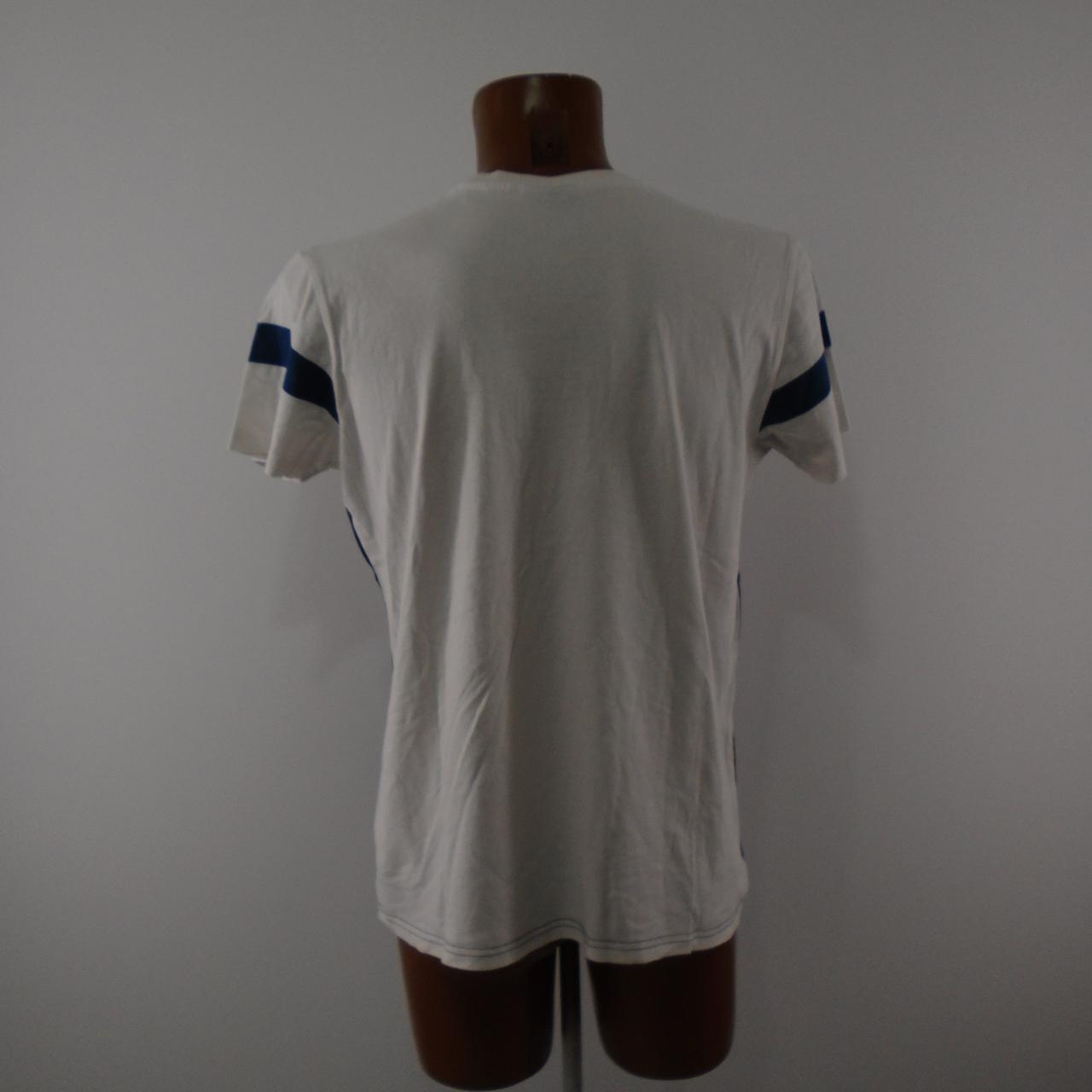 T-shirt homme Mckinze.  Multicolore.  M. Utilisé.  Bien