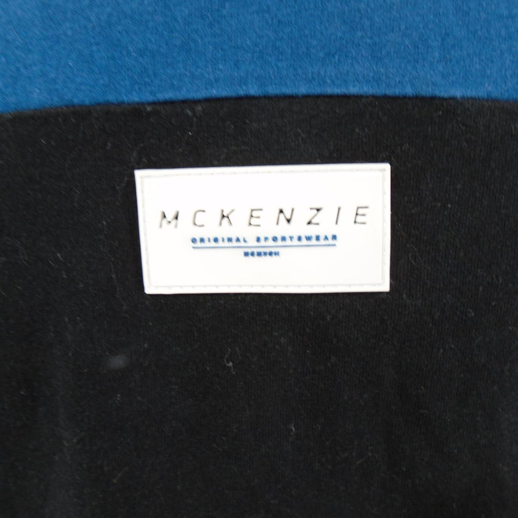 T-shirt homme Mckinze.  Multicolore.  M. Utilisé.  Bien