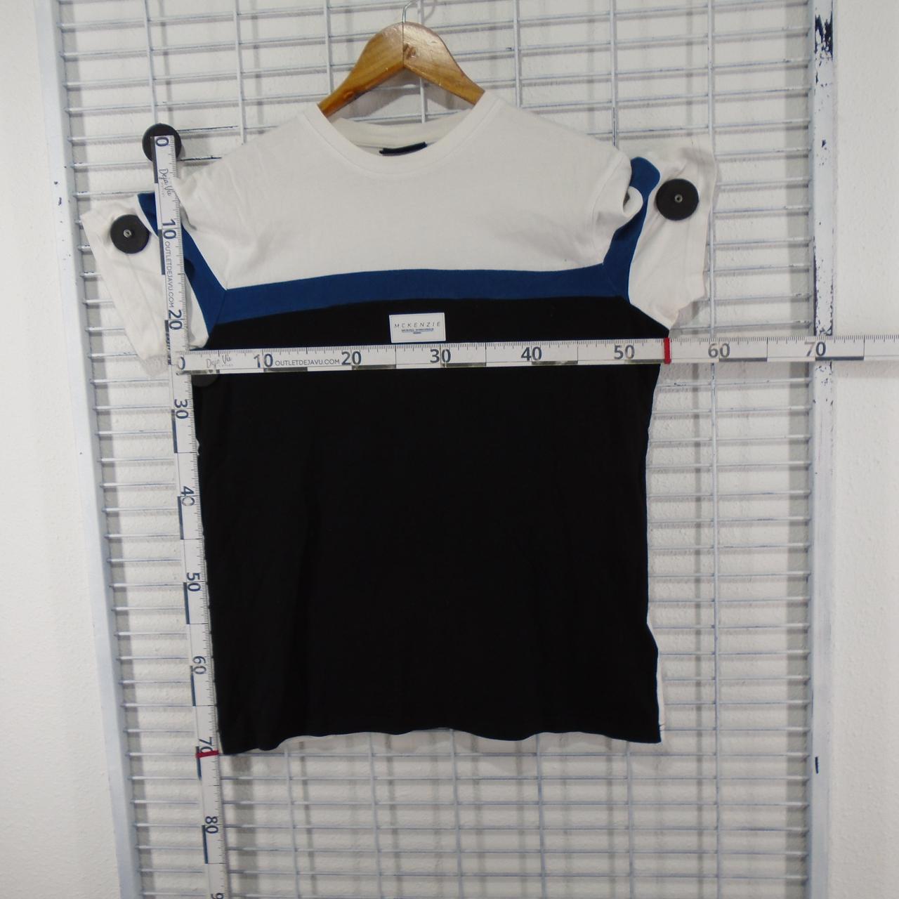 T-shirt homme Mckinze.  Multicolore.  M. Utilisé.  Bien