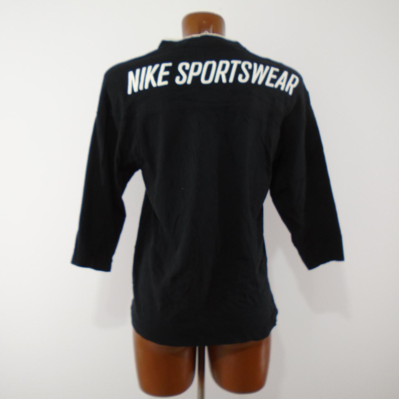 T-shirt femme Nike.  Le noir.  XS.  Utilisé.  très bien