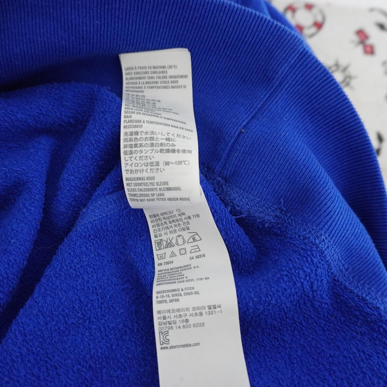 Sudadera con capucha para mujer Hollister. Azul oscuro. Talla M. Usada. En buen estado.