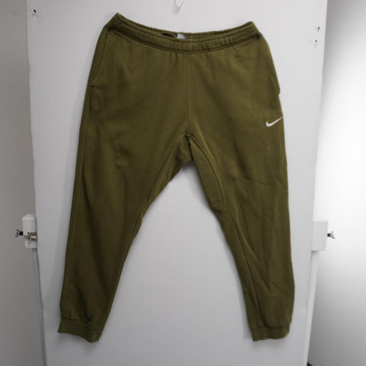 Pantalones de hombre Nike. Caqui. XL. Usados. En buen estado.