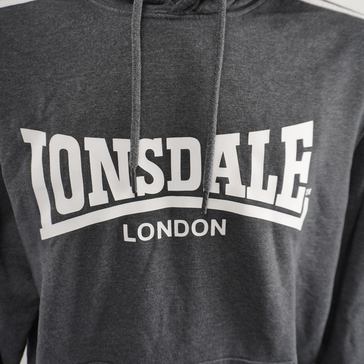 Sudadera con capucha de hombre Lonsdale. Negro. L.Usado. Bien