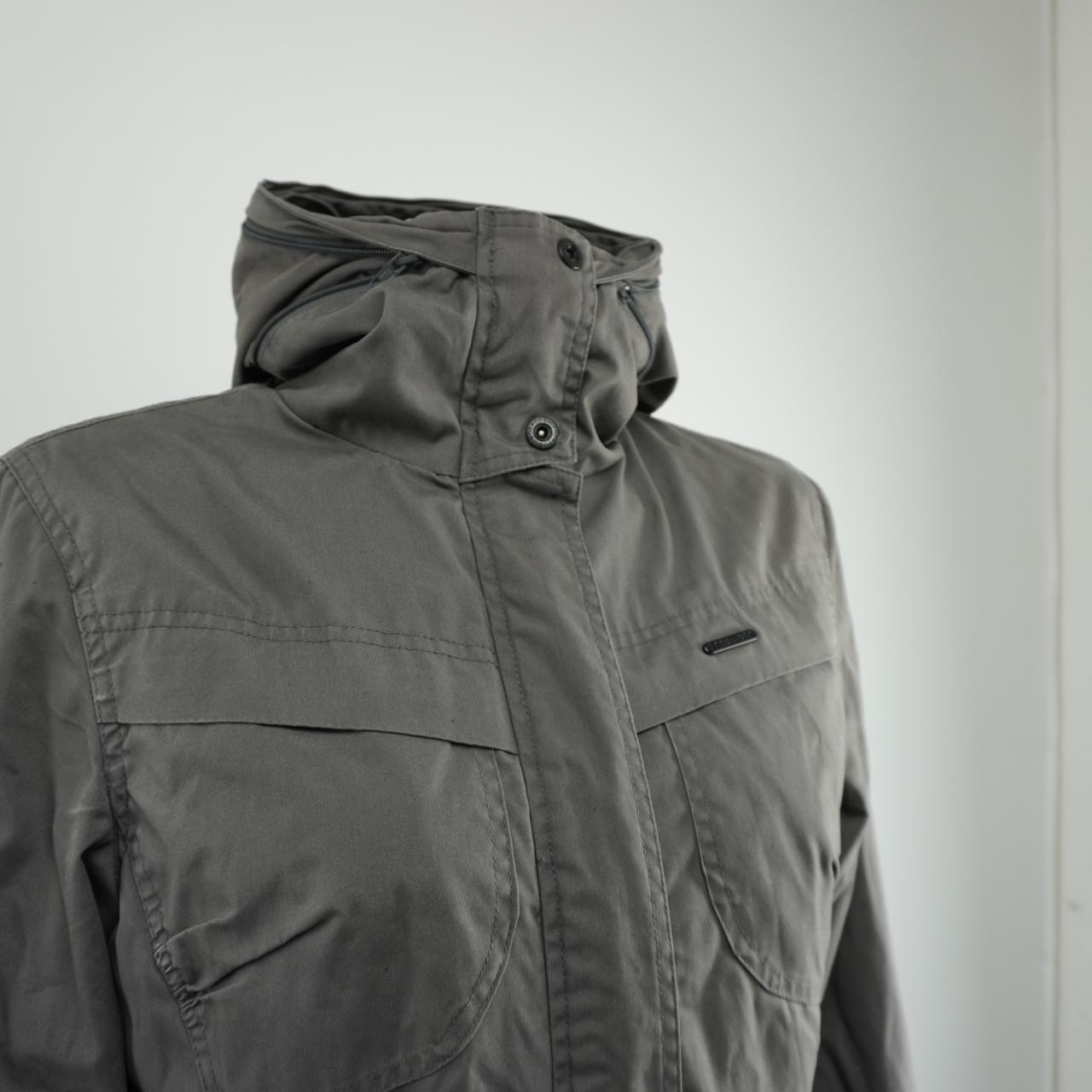 Parka de mujer Ragwear. Gris. M. Usado. Bien