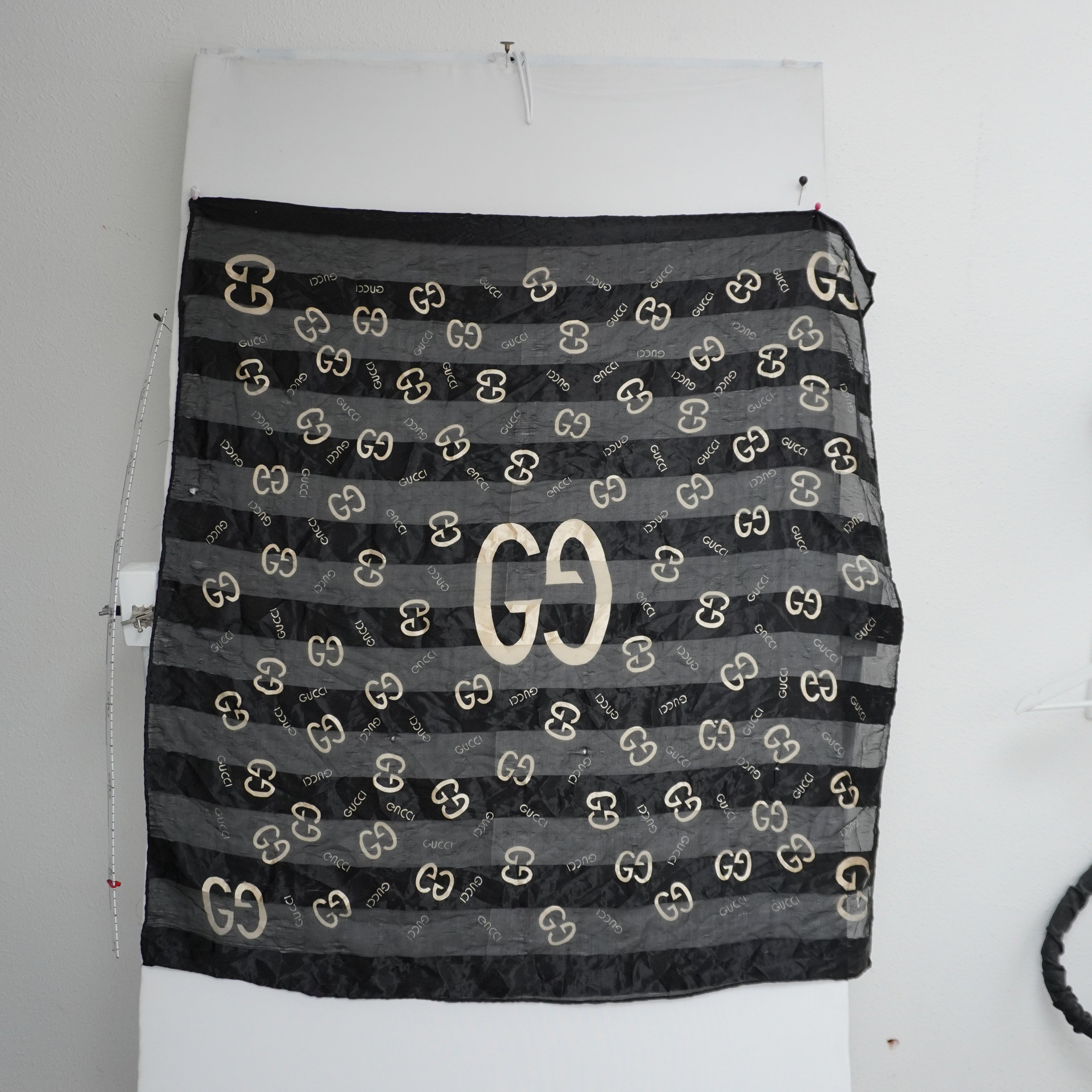 Pre-Owned Women's Gucci Scarf - Black, 100x100