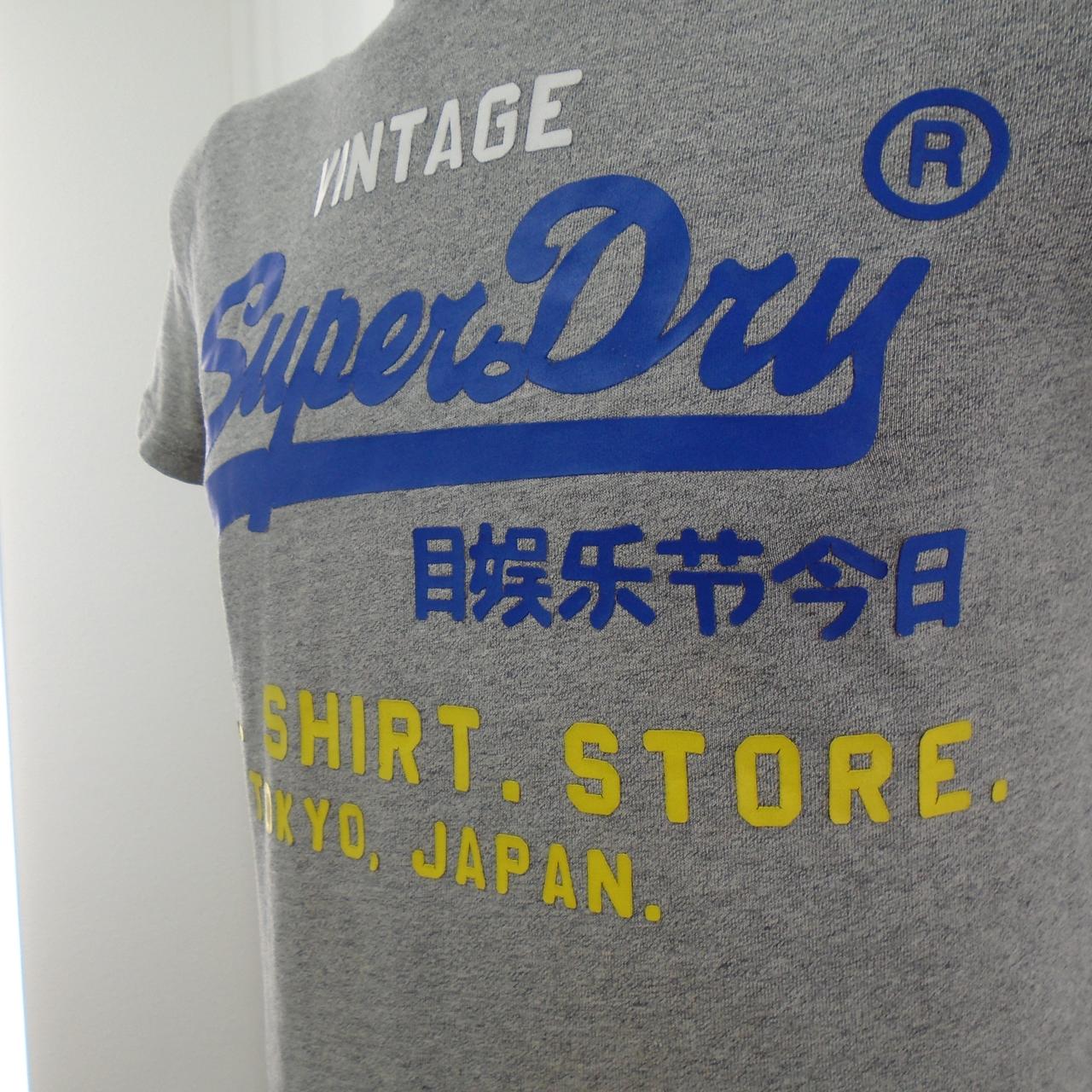 Camiseta Hombre Superdry Vintage. Gris. XS. Usado. Bien