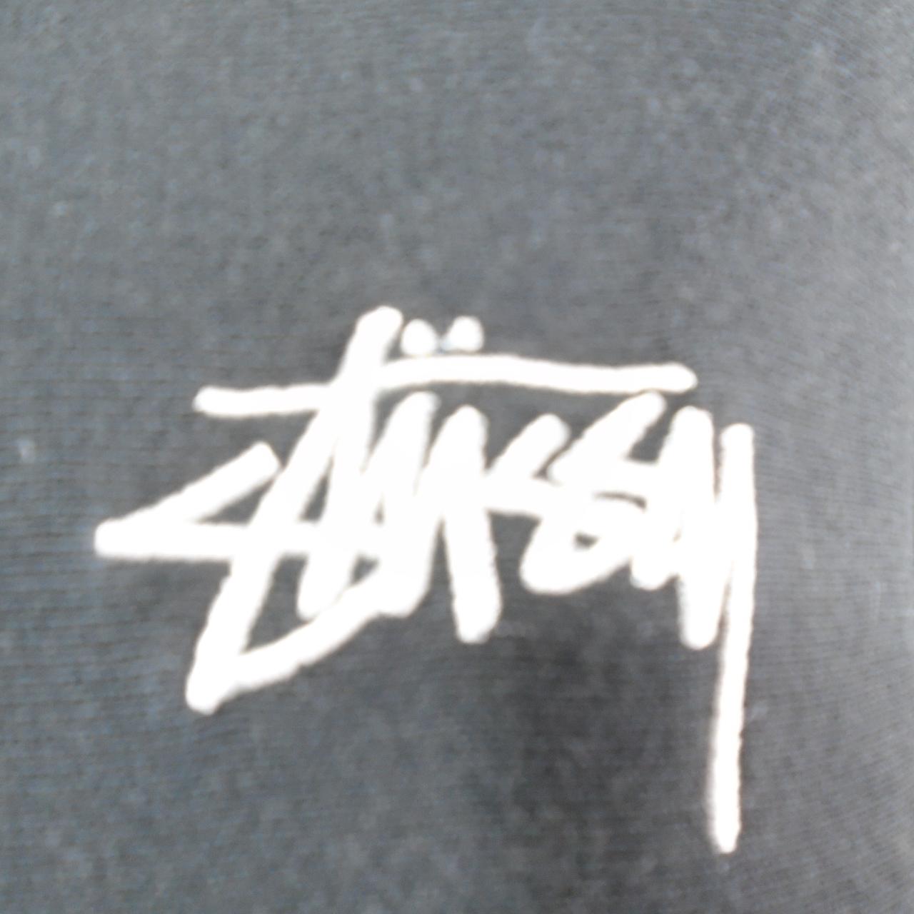 Sudadera con capucha de mujer stussy. Negro. L. Usado. Bien