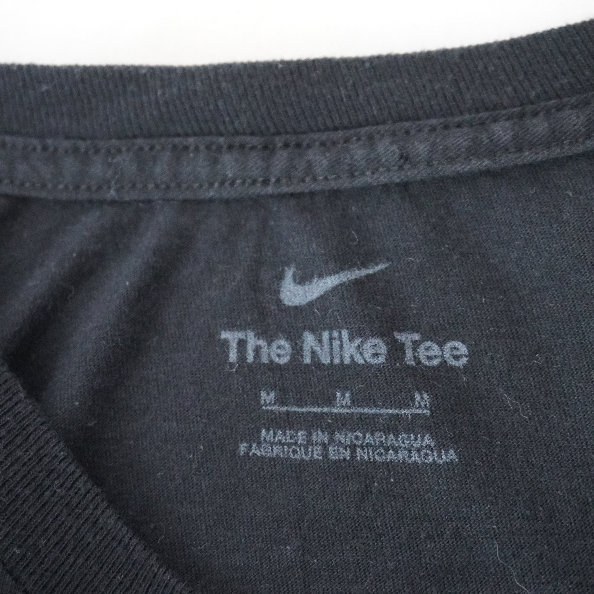 Camiseta de Manga Corta Nike para Hombre en Negro - Mediano (M), Usada en Muy Buen Estado