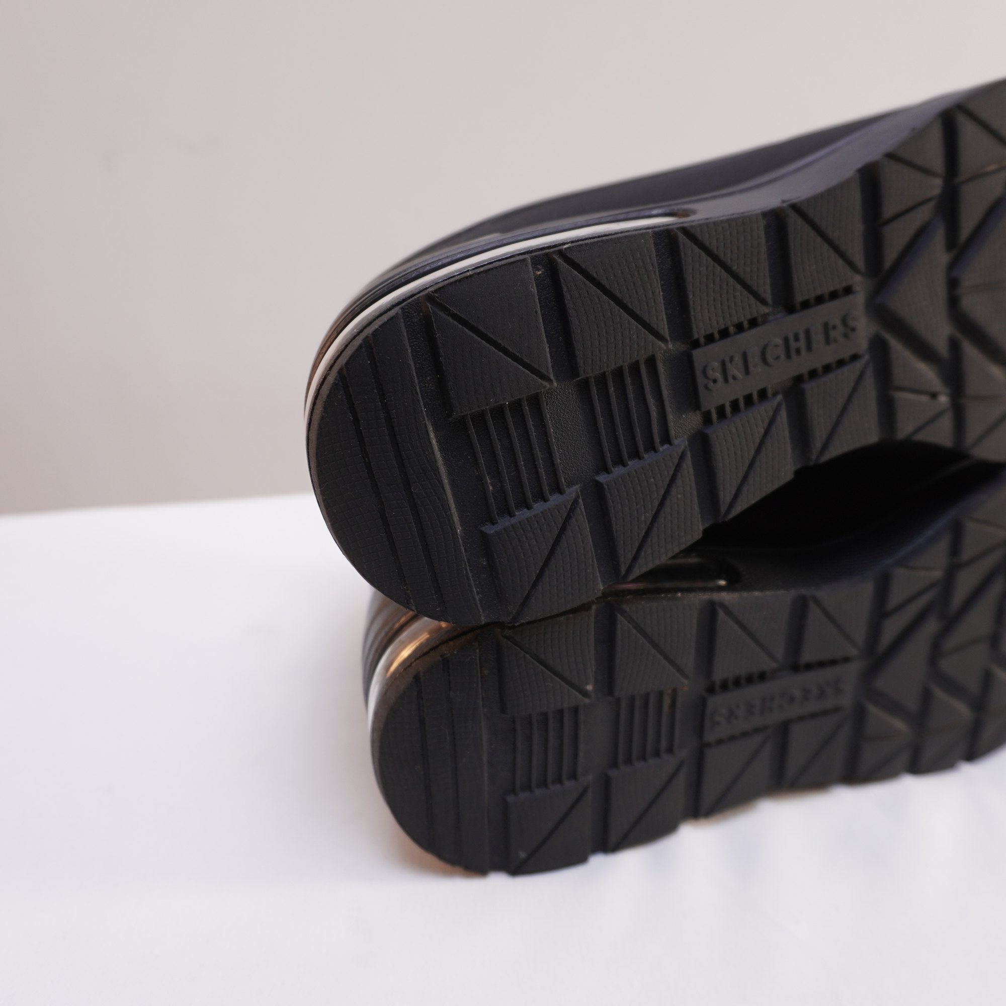 Zapatillas Skechers para Mujer Usadas - Negro, Talla 38