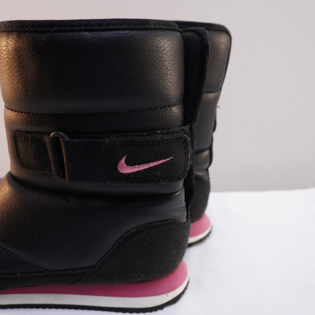 Botas Nike para Mujer Usadas - Negro, Talla 36.5
