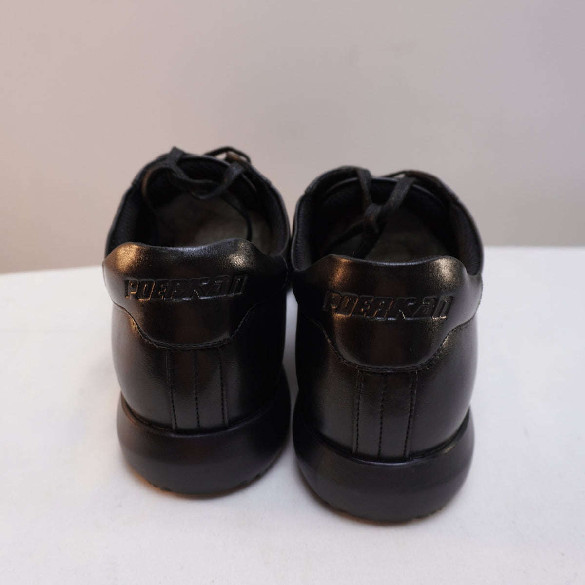 Zapatillas Poerkan para Hombre Usadas - Negras, Talla 41