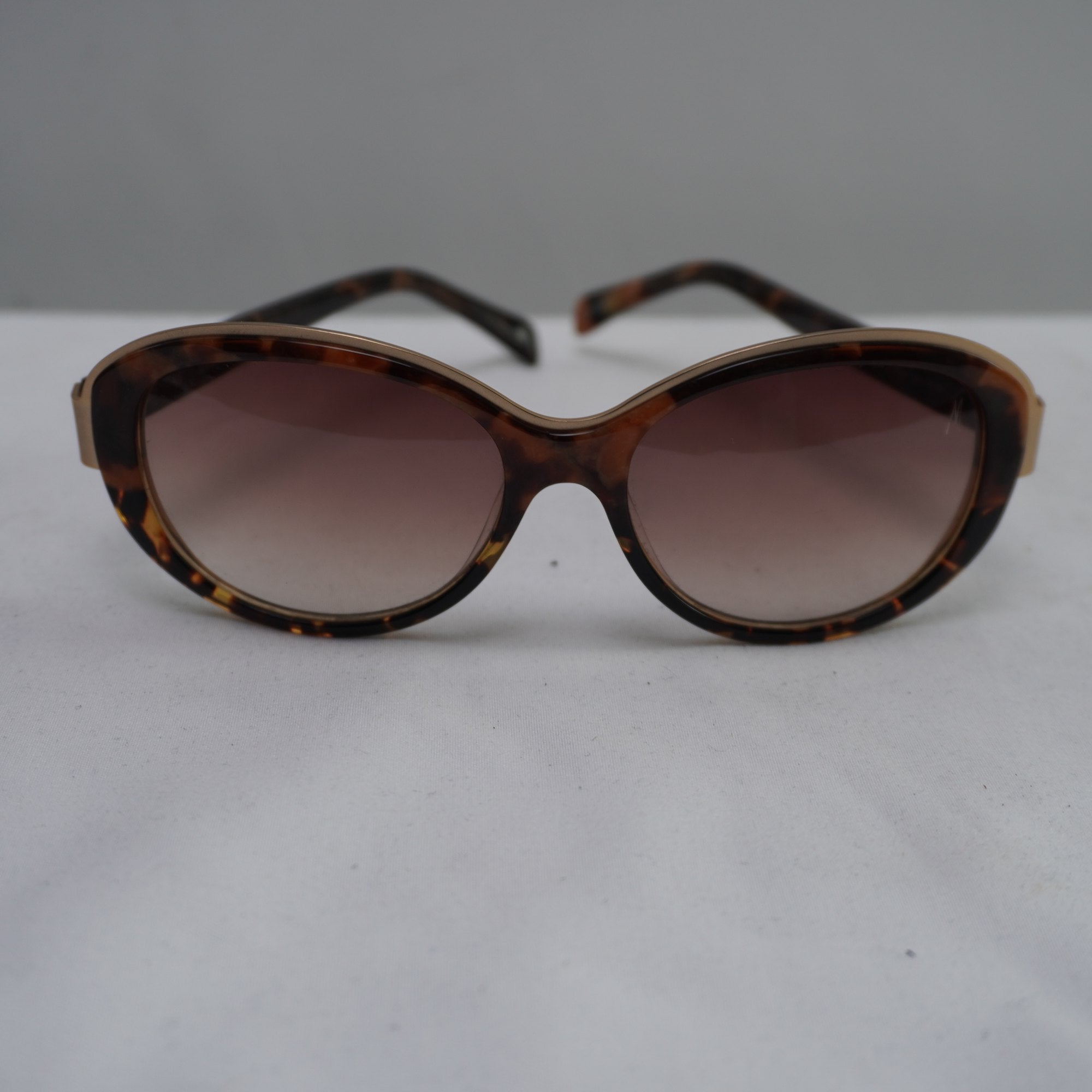 Gafas de Sol Guess Marciano para Mujeres Usadas - Marrón, Muy Buen Estado