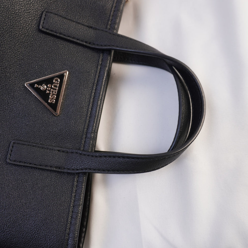 Bolso Baguette Guess para Mujer en Negro - Usado en Muy Buen Estado