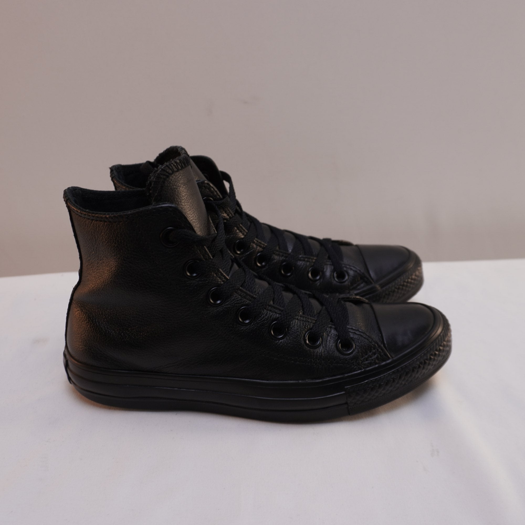 Zapatillas Converse para Mujer en Negro - Talla 37, Usadas en Muy Buen Estado