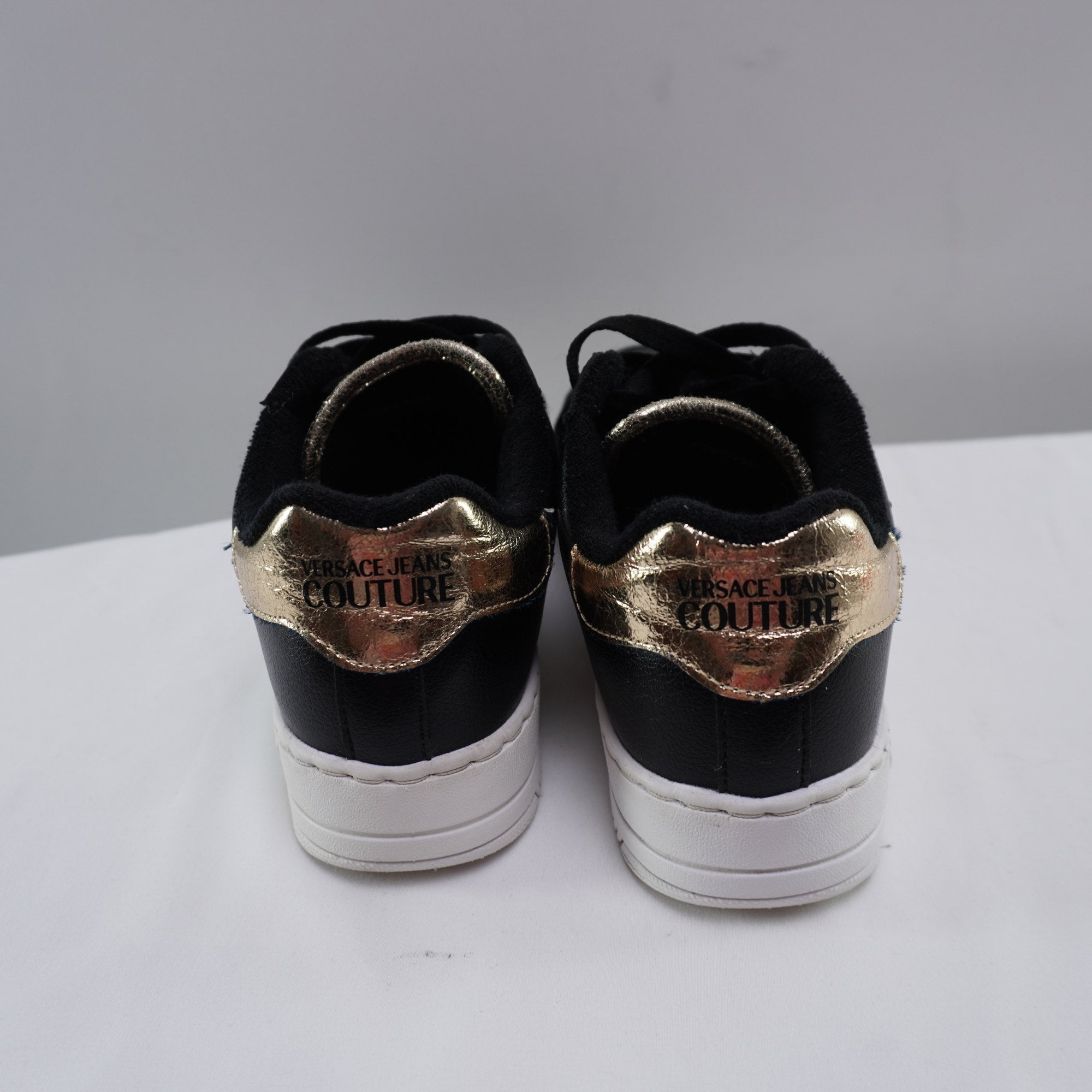 Zapatillas Versace para Mujer Usadas - Negros, Talla 38